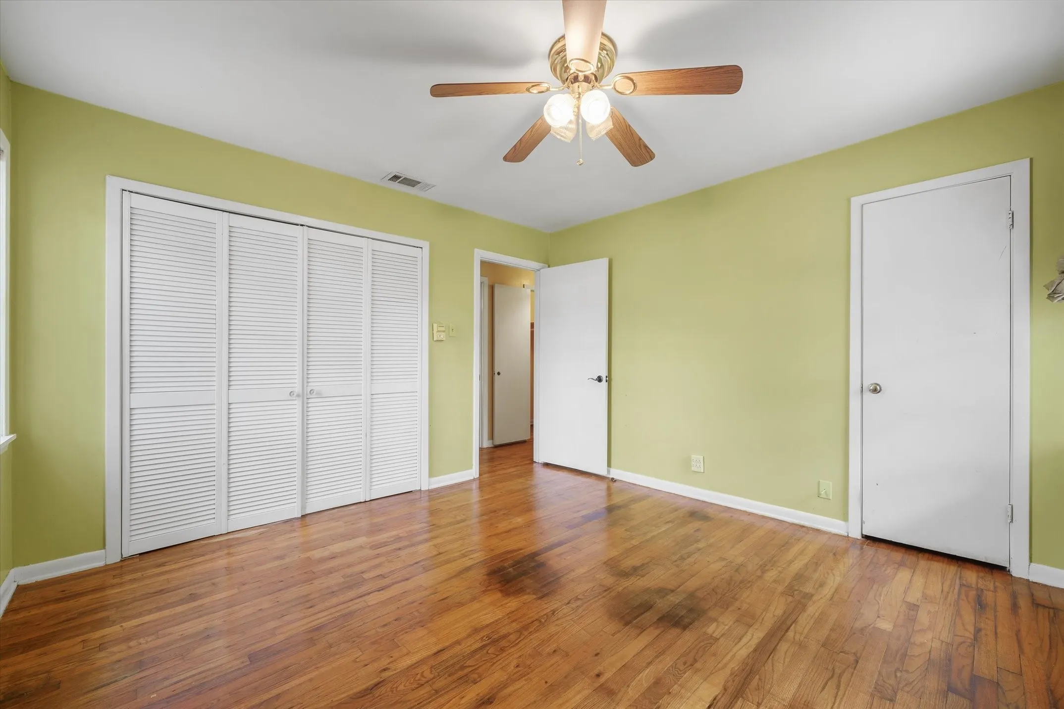 Single Family Residence For Sale in Van Zandt County , 22229 State Highway 64, Canton, Texas 75103, 2 Bedroom, 1 Bathroom, Garage spaces, 1,189 Sqft, built in 1967, mls#21303638, Real Estate Agent in Canton, Homes For Sale in Van Zandt county, Homes For Sale in Canton, Realtor in Canton Texas, Real Estate Brokerage Independent Realty Texas, Luminita Cordes Realtor