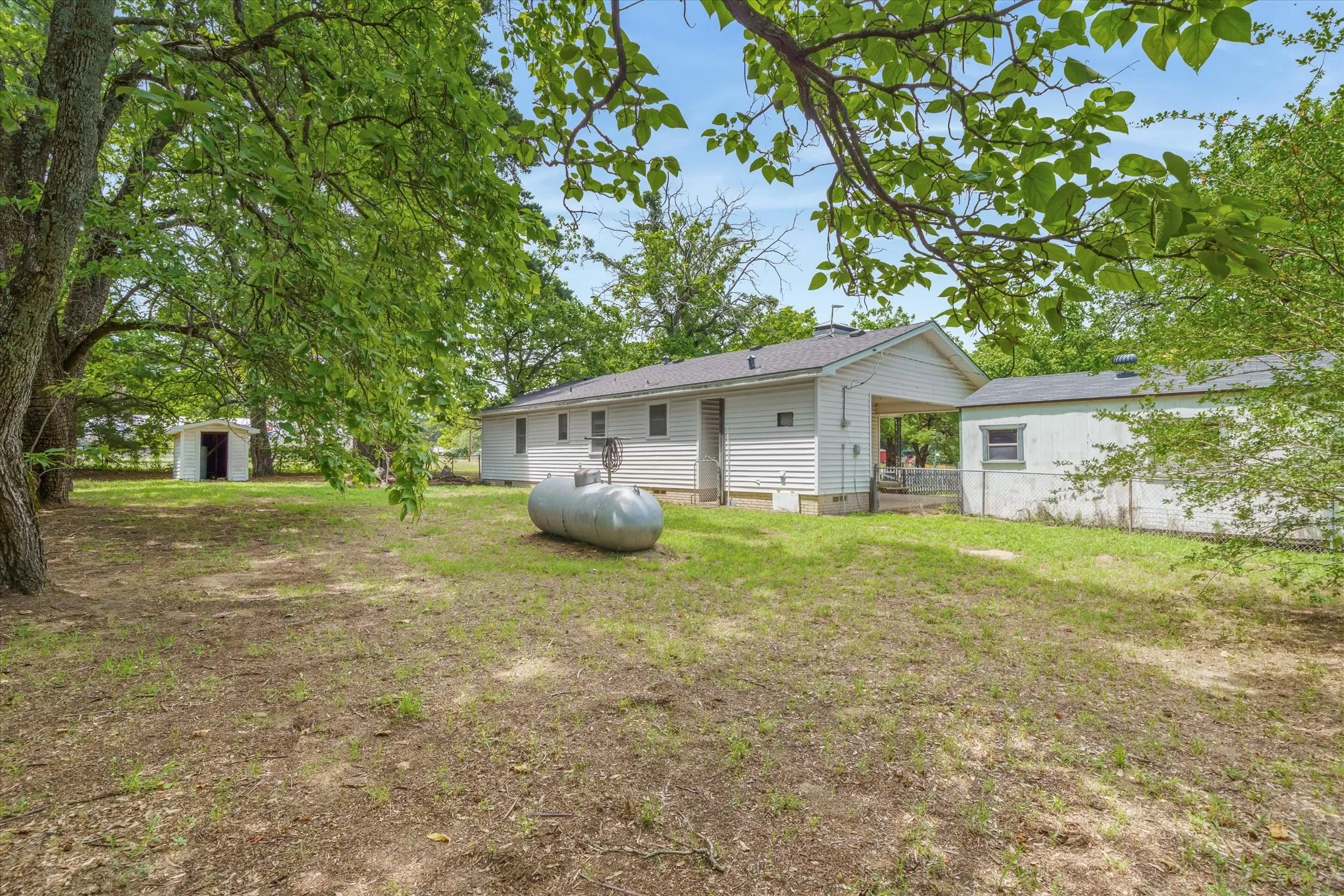 Single Family Residence For Sale in Van Zandt County , 22229 State Highway 64, Canton, Texas 75103, 2 Bedroom, 1 Bathroom, Garage spaces, 1,189 Sqft, built in 1967, mls#21303638, Real Estate Agent in Canton, Homes For Sale in Van Zandt county, Homes For Sale in Canton, Realtor in Canton Texas, Real Estate Brokerage Independent Realty Texas, Luminita Cordes Realtor