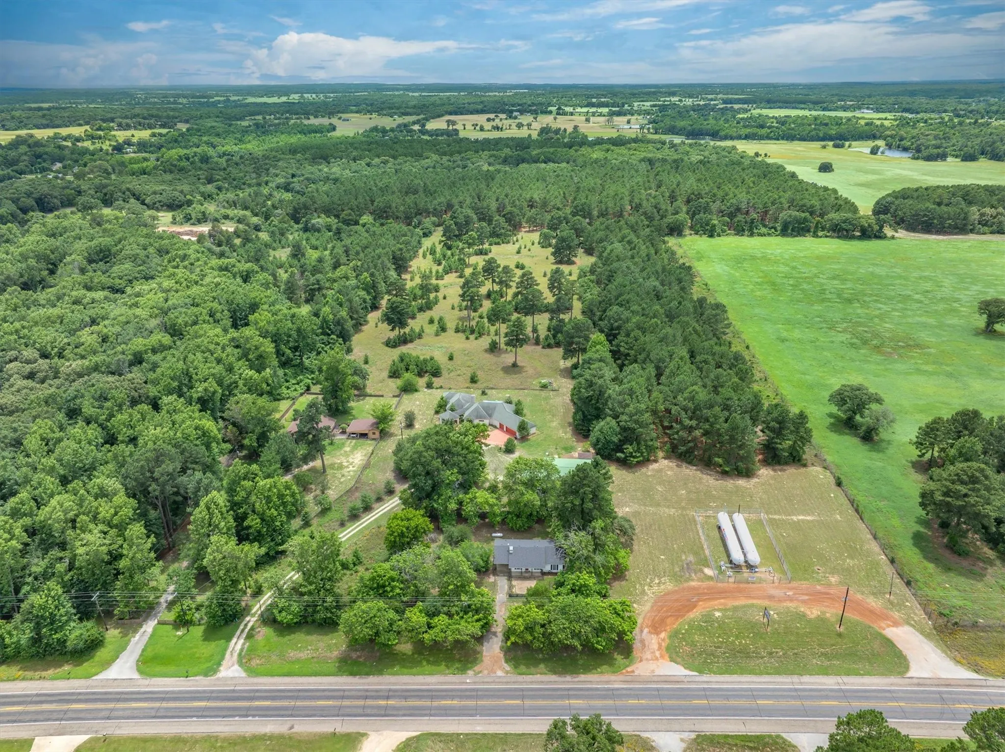 Single Family Residence For Sale in Van Zandt County , 22229 State Highway 64, Canton, Texas 75103, 2 Bedroom, 1 Bathroom, Garage spaces, 1,189 Sqft, built in 1967, mls#21303638, Real Estate Agent in Canton, Homes For Sale in Van Zandt county, Homes For Sale in Canton, Realtor in Canton Texas, Real Estate Brokerage Independent Realty Texas, Luminita Cordes Realtor