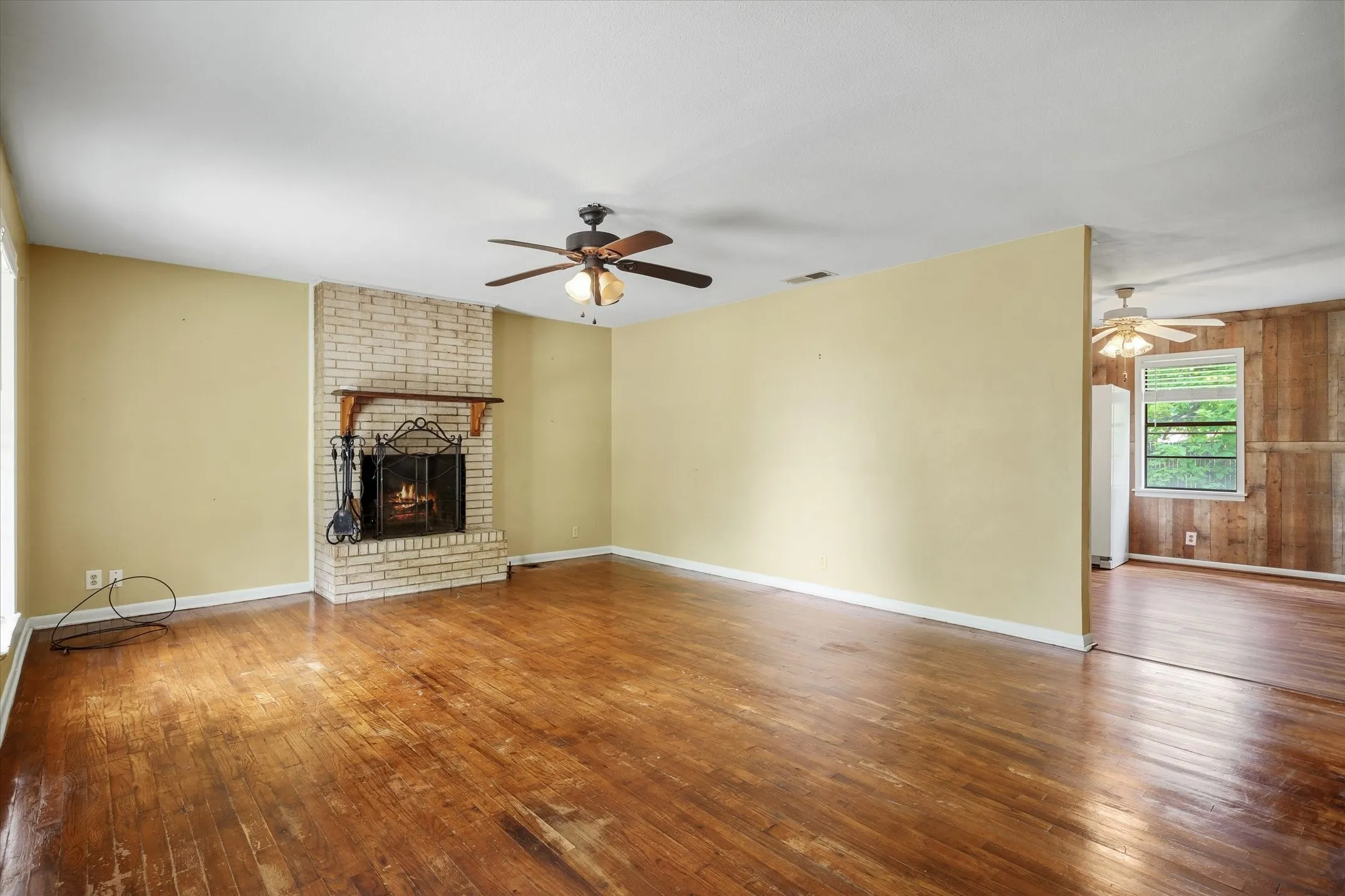 Single Family Residence For Sale in Van Zandt County , 22229 State Highway 64, Canton, Texas 75103, 2 Bedroom, 1 Bathroom, Garage spaces, 1,189 Sqft, built in 1967, mls#21303638, Real Estate Agent in Canton, Homes For Sale in Van Zandt county, Homes For Sale in Canton, Realtor in Canton Texas, Real Estate Brokerage Independent Realty Texas, Luminita Cordes Realtor