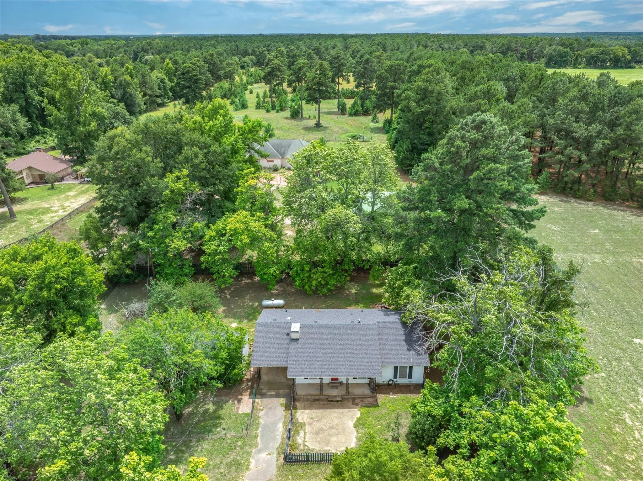 Single Family Residence For Sale in Van Zandt County , 22229 State Highway 64, Canton, Texas 75103, 2 Bedroom, 1 Bathroom, Garage spaces, 1,189 Sqft, built in 1967, mls#21303638, Real Estate Agent in Canton, Homes For Sale in Van Zandt county, Homes For Sale in Canton, Realtor in Canton Texas, Real Estate Brokerage Independent Realty Texas, Luminita Cordes Realtor