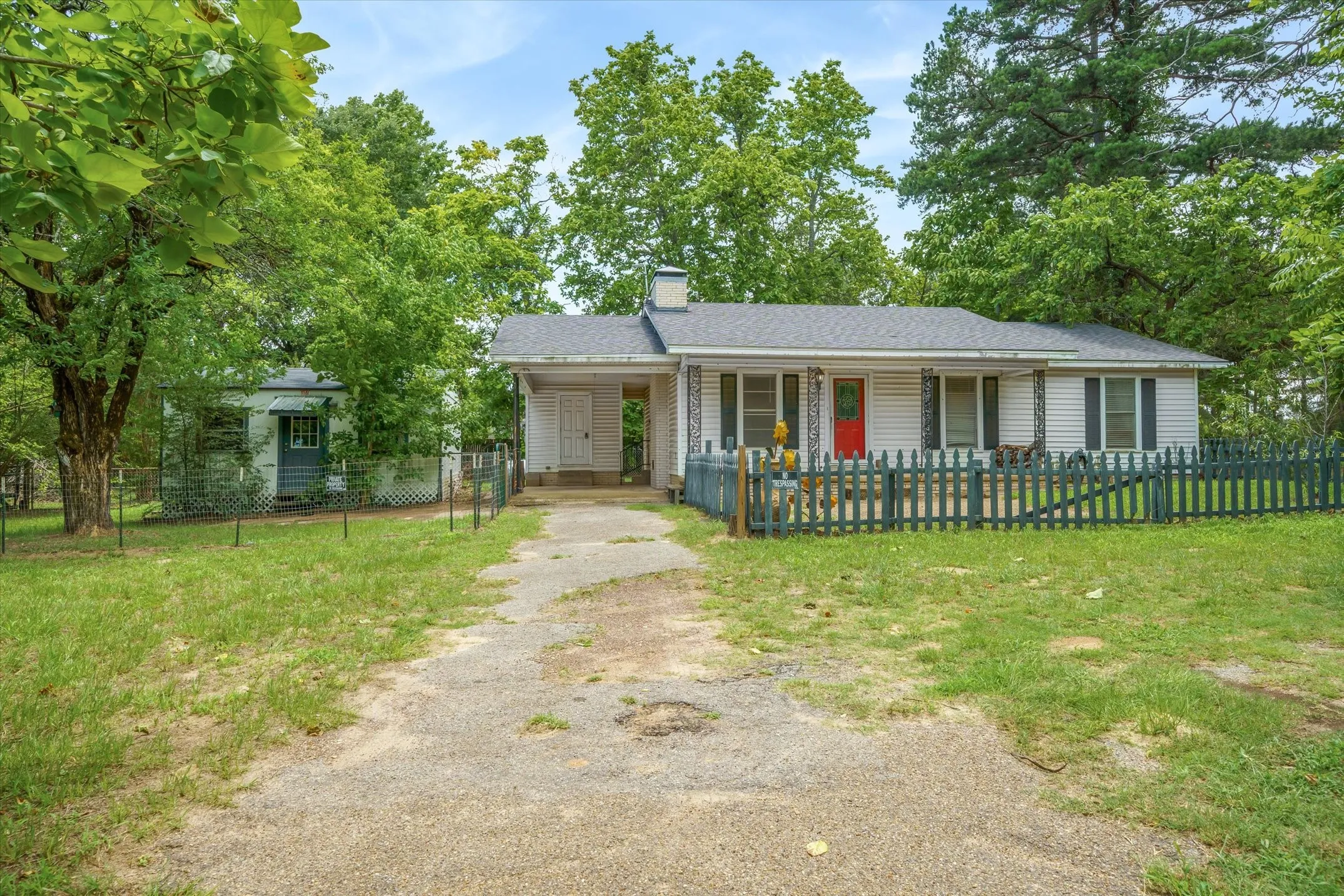 Single Family Residence For Sale in Van Zandt County , 22229 State Highway 64, Canton, Texas 75103, 2 Bedroom, 1 Bathroom, Garage spaces, 1,189 Sqft, built in 1967, mls#21303638, Real Estate Agent in Canton, Homes For Sale in Van Zandt county, Homes For Sale in Canton, Realtor in Canton Texas, Real Estate Brokerage Independent Realty Texas, Luminita Cordes Realtor