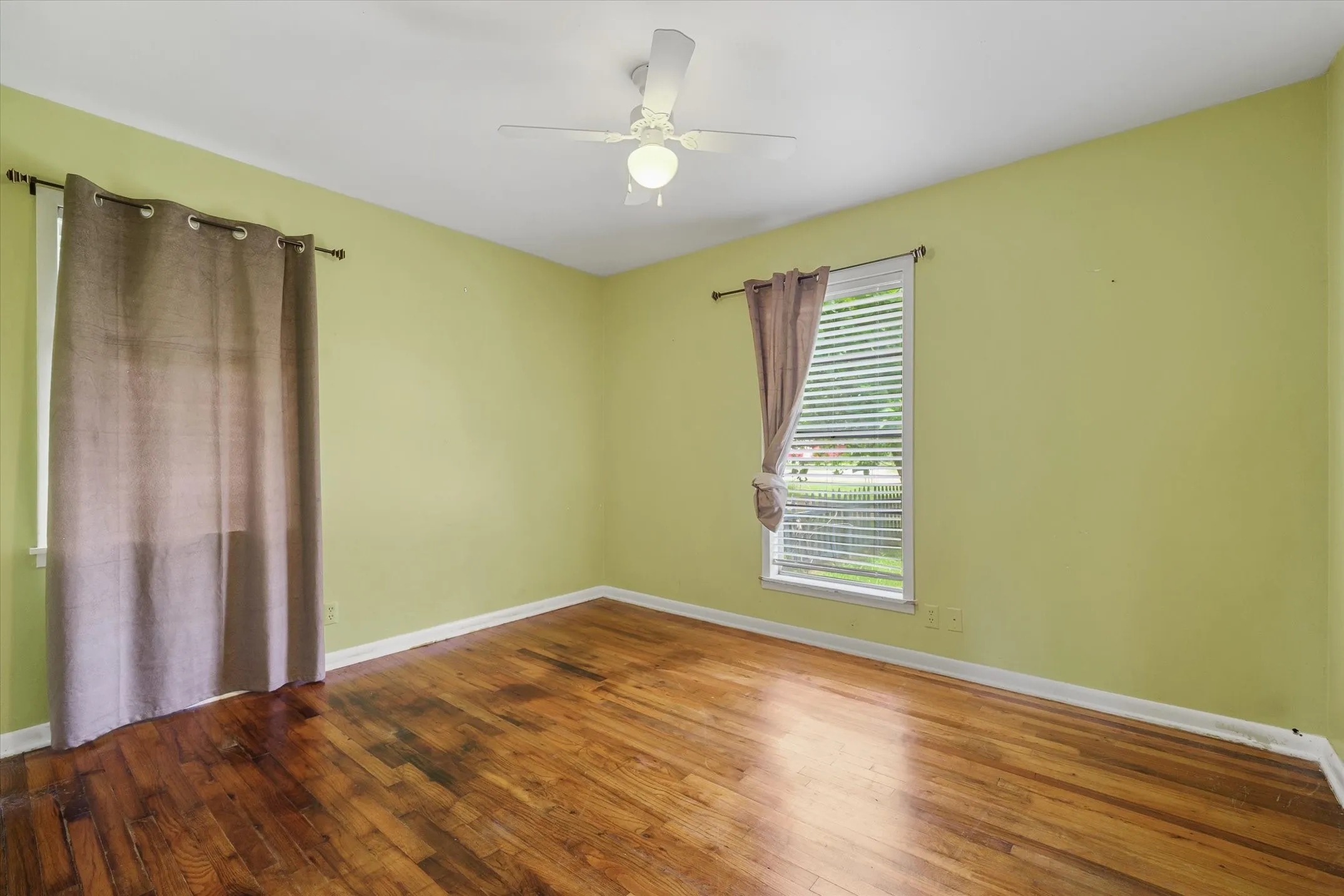 Single Family Residence For Sale in Van Zandt County , 22229 State Highway 64, Canton, Texas 75103, 2 Bedroom, 1 Bathroom, Garage spaces, 1,189 Sqft, built in 1967, mls#21303638, Real Estate Agent in Canton, Homes For Sale in Van Zandt county, Homes For Sale in Canton, Realtor in Canton Texas, Real Estate Brokerage Independent Realty Texas, Luminita Cordes Realtor