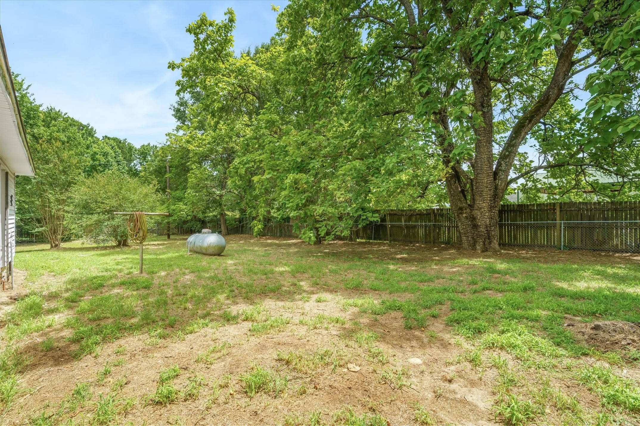 Single Family Residence For Sale in Van Zandt County , 22229 State Highway 64, Canton, Texas 75103, 2 Bedroom, 1 Bathroom, Garage spaces, 1,189 Sqft, built in 1967, mls#21303638, Real Estate Agent in Canton, Homes For Sale in Van Zandt county, Homes For Sale in Canton, Realtor in Canton Texas, Real Estate Brokerage Independent Realty Texas, Luminita Cordes Realtor