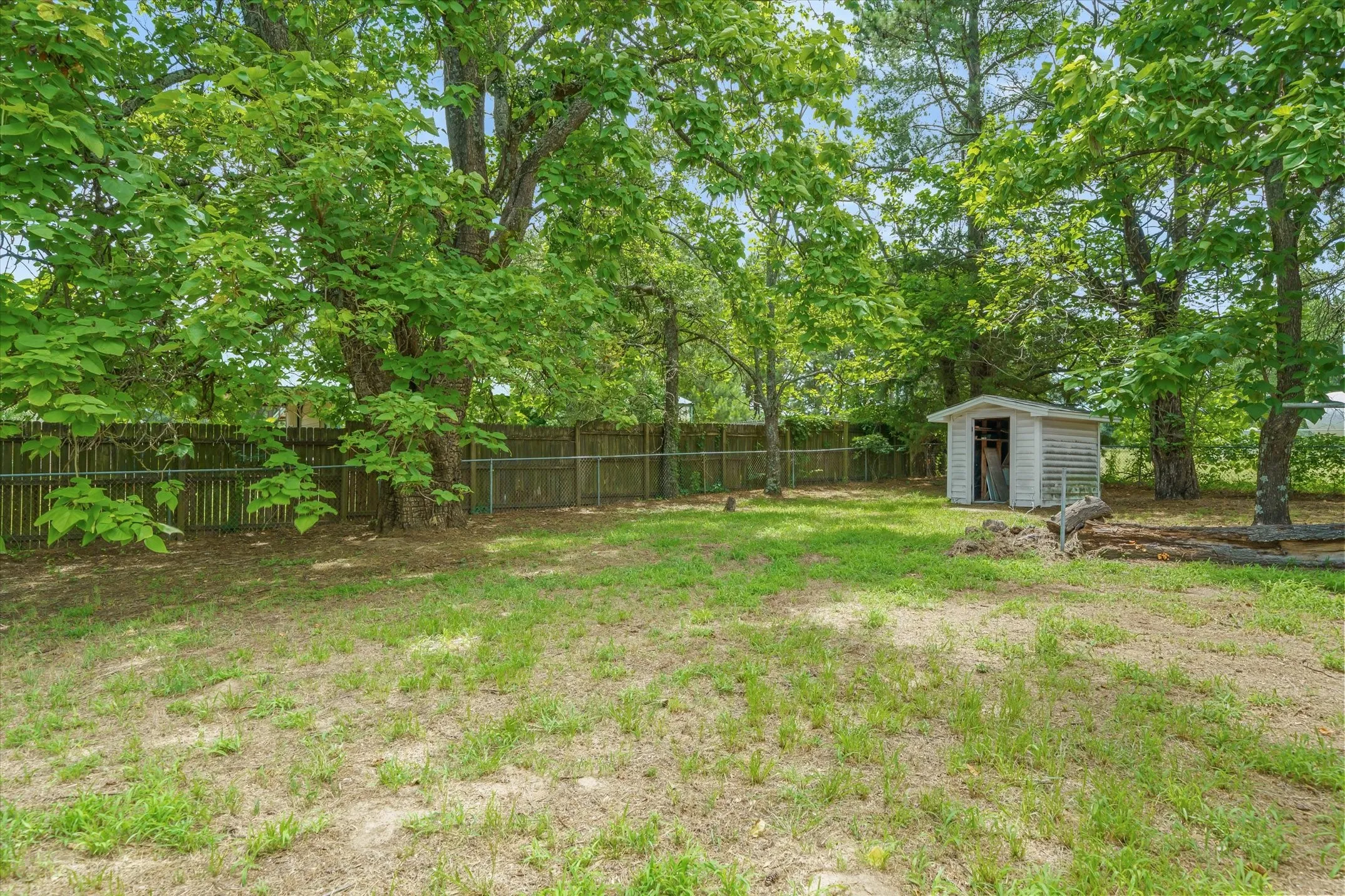 Single Family Residence For Sale in Van Zandt County , 22229 State Highway 64, Canton, Texas 75103, 2 Bedroom, 1 Bathroom, Garage spaces, 1,189 Sqft, built in 1967, mls#21303638, Real Estate Agent in Canton, Homes For Sale in Van Zandt county, Homes For Sale in Canton, Realtor in Canton Texas, Real Estate Brokerage Independent Realty Texas, Luminita Cordes Realtor