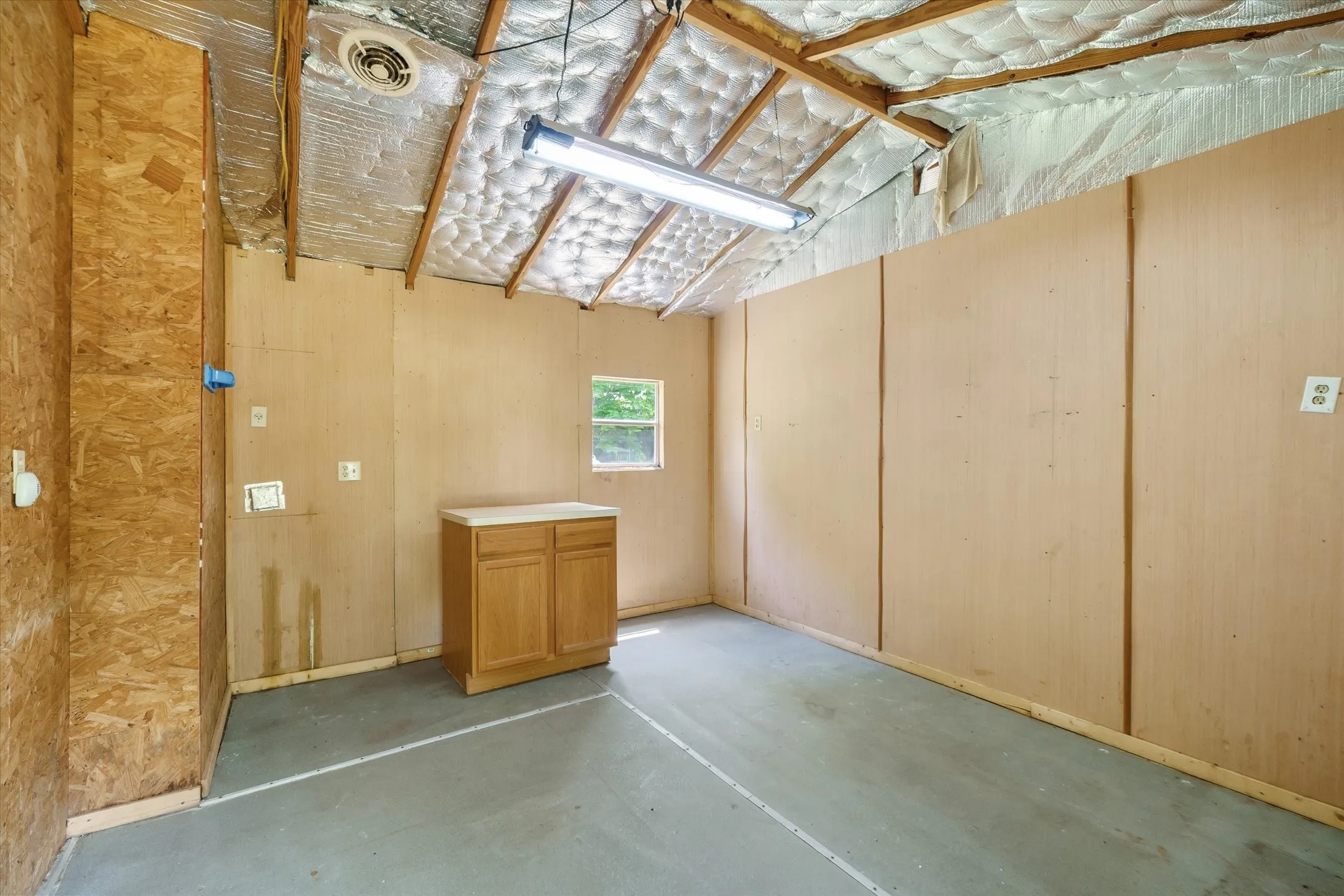 Single Family Residence For Sale in Van Zandt County , 22229 State Highway 64, Canton, Texas 75103, 2 Bedroom, 1 Bathroom, Garage spaces, 1,189 Sqft, built in 1967, mls#21303638, Real Estate Agent in Canton, Homes For Sale in Van Zandt county, Homes For Sale in Canton, Realtor in Canton Texas, Real Estate Brokerage Independent Realty Texas, Luminita Cordes Realtor