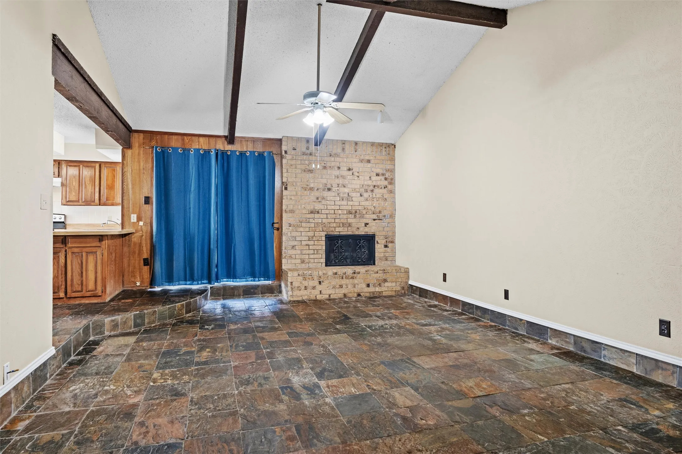 Single Family Residence For Sale in Tarrant County , 5601 Kingstree Court, Arlington, Texas 76017, 3 Bedroom, 2 Bathroom, 2 Garage spaces, 1,612 Sqft, built in 1982, mls#21302803, Real Estate Agent in Arlington, Homes For Sale in Tarrant county, Homes For Sale in Arlington, Realtor in Arlington Texas, Real Estate Brokerage Independent Realty Texas, Luminita Cordes Realtor