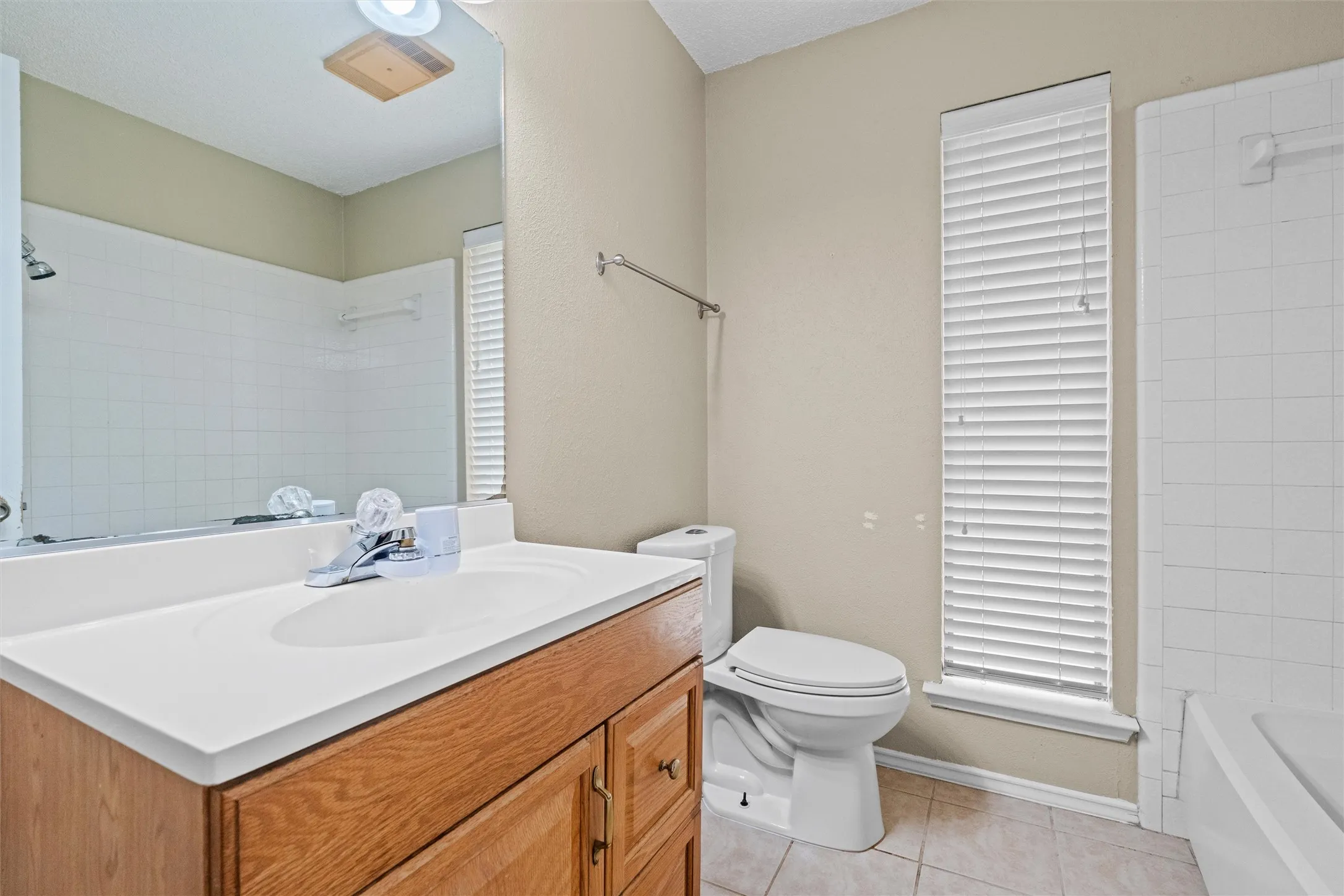 Single Family Residence For Sale in Tarrant County , 5601 Kingstree Court, Arlington, Texas 76017, 3 Bedroom, 2 Bathroom, 2 Garage spaces, 1,612 Sqft, built in 1982, mls#21302803, Real Estate Agent in Arlington, Homes For Sale in Tarrant county, Homes For Sale in Arlington, Realtor in Arlington Texas, Real Estate Brokerage Independent Realty Texas, Luminita Cordes Realtor