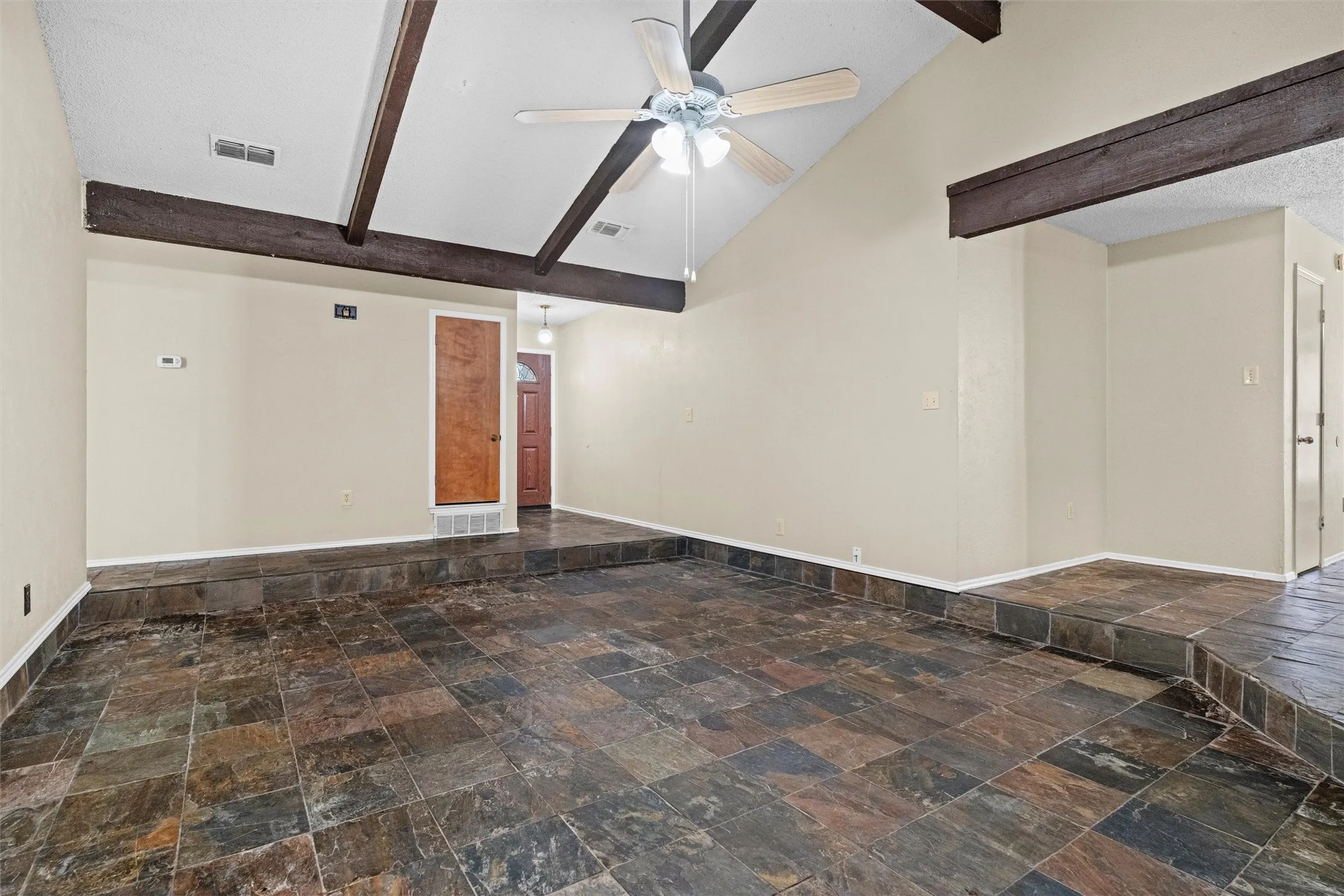 Single Family Residence For Sale in Tarrant County , 5601 Kingstree Court, Arlington, Texas 76017, 3 Bedroom, 2 Bathroom, 2 Garage spaces, 1,612 Sqft, built in 1982, mls#21302803, Real Estate Agent in Arlington, Homes For Sale in Tarrant county, Homes For Sale in Arlington, Realtor in Arlington Texas, Real Estate Brokerage Independent Realty Texas, Luminita Cordes Realtor