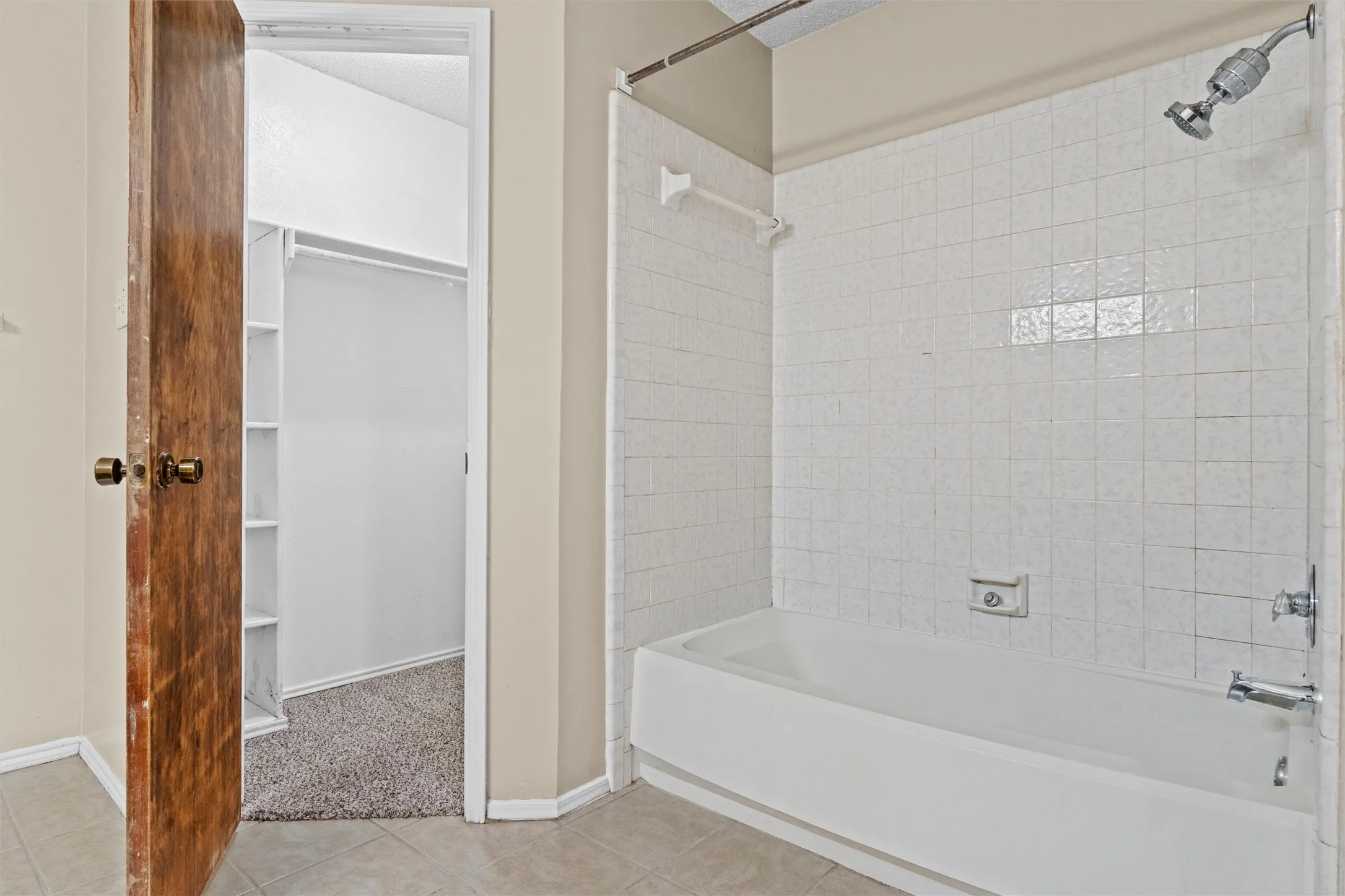 Single Family Residence For Sale in Tarrant County , 5601 Kingstree Court, Arlington, Texas 76017, 3 Bedroom, 2 Bathroom, 2 Garage spaces, 1,612 Sqft, built in 1982, mls#21302803, Real Estate Agent in Arlington, Homes For Sale in Tarrant county, Homes For Sale in Arlington, Realtor in Arlington Texas, Real Estate Brokerage Independent Realty Texas, Luminita Cordes Realtor