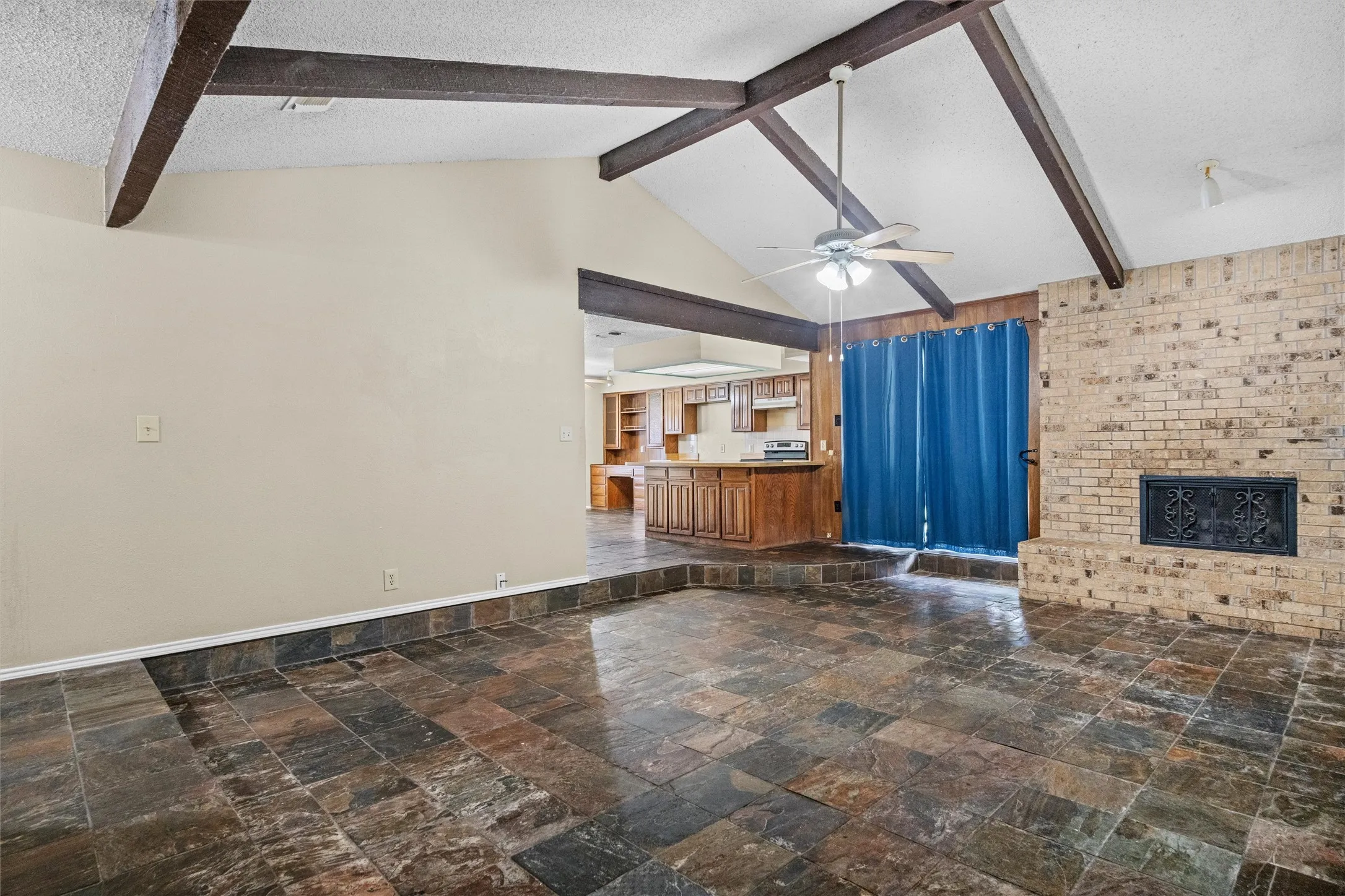 Single Family Residence For Sale in Tarrant County , 5601 Kingstree Court, Arlington, Texas 76017, 3 Bedroom, 2 Bathroom, 2 Garage spaces, 1,612 Sqft, built in 1982, mls#21302803, Real Estate Agent in Arlington, Homes For Sale in Tarrant county, Homes For Sale in Arlington, Realtor in Arlington Texas, Real Estate Brokerage Independent Realty Texas, Luminita Cordes Realtor