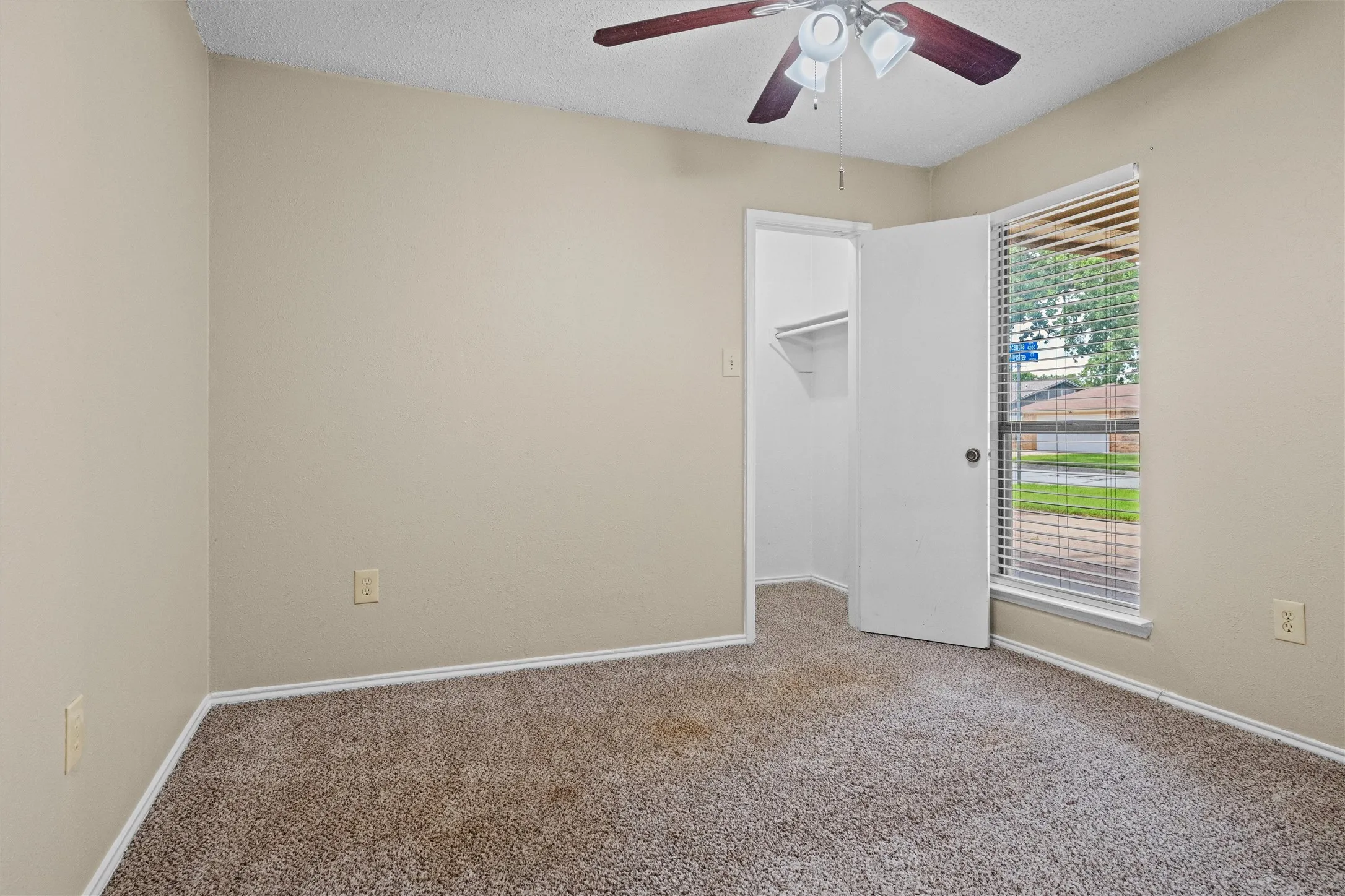 Single Family Residence For Sale in Tarrant County , 5601 Kingstree Court, Arlington, Texas 76017, 3 Bedroom, 2 Bathroom, 2 Garage spaces, 1,612 Sqft, built in 1982, mls#21302803, Real Estate Agent in Arlington, Homes For Sale in Tarrant county, Homes For Sale in Arlington, Realtor in Arlington Texas, Real Estate Brokerage Independent Realty Texas, Luminita Cordes Realtor