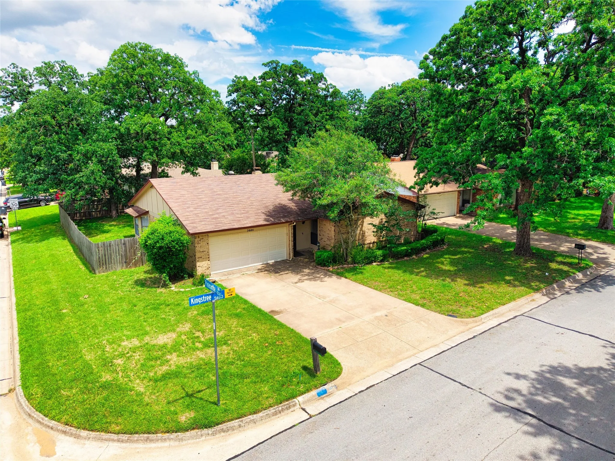 Single Family Residence For Sale in Tarrant County , 5601 Kingstree Court, Arlington, Texas 76017, 3 Bedroom, 2 Bathroom, 2 Garage spaces, 1,612 Sqft, built in 1982, mls#21302803, Real Estate Agent in Arlington, Homes For Sale in Tarrant county, Homes For Sale in Arlington, Realtor in Arlington Texas, Real Estate Brokerage Independent Realty Texas, Luminita Cordes Realtor