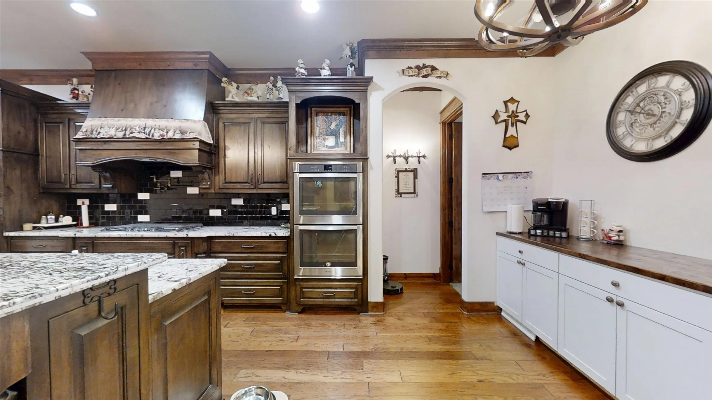 Single Family Residence For Sale in Hood County , 1012 Catalina Bay Boulevard, Granbury, Texas 76048, 3 Bedroom, 4 Bathroom, 2 Garage spaces, 3,044 Sqft, built in 2017, mls#21303583, Real Estate Agent in Granbury, Homes For Sale in Hood county, Homes For Sale in Granbury, Realtor in Granbury Texas, Real Estate Brokerage Independent Realty Texas, Luminita Cordes Realtor
