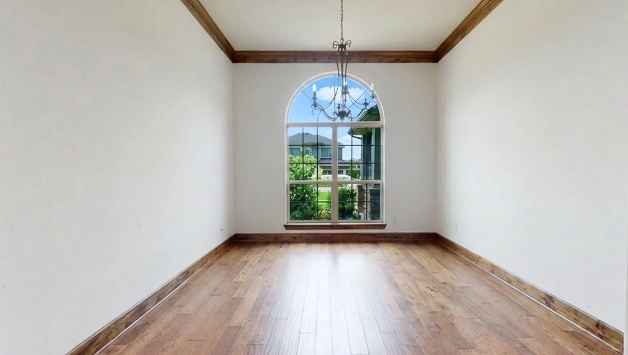Single Family Residence For Sale in Hood County , 1012 Catalina Bay Boulevard, Granbury, Texas 76048, 3 Bedroom, 4 Bathroom, 2 Garage spaces, 3,044 Sqft, built in 2017, mls#21303583, Real Estate Agent in Granbury, Homes For Sale in Hood county, Homes For Sale in Granbury, Realtor in Granbury Texas, Real Estate Brokerage Independent Realty Texas, Luminita Cordes Realtor