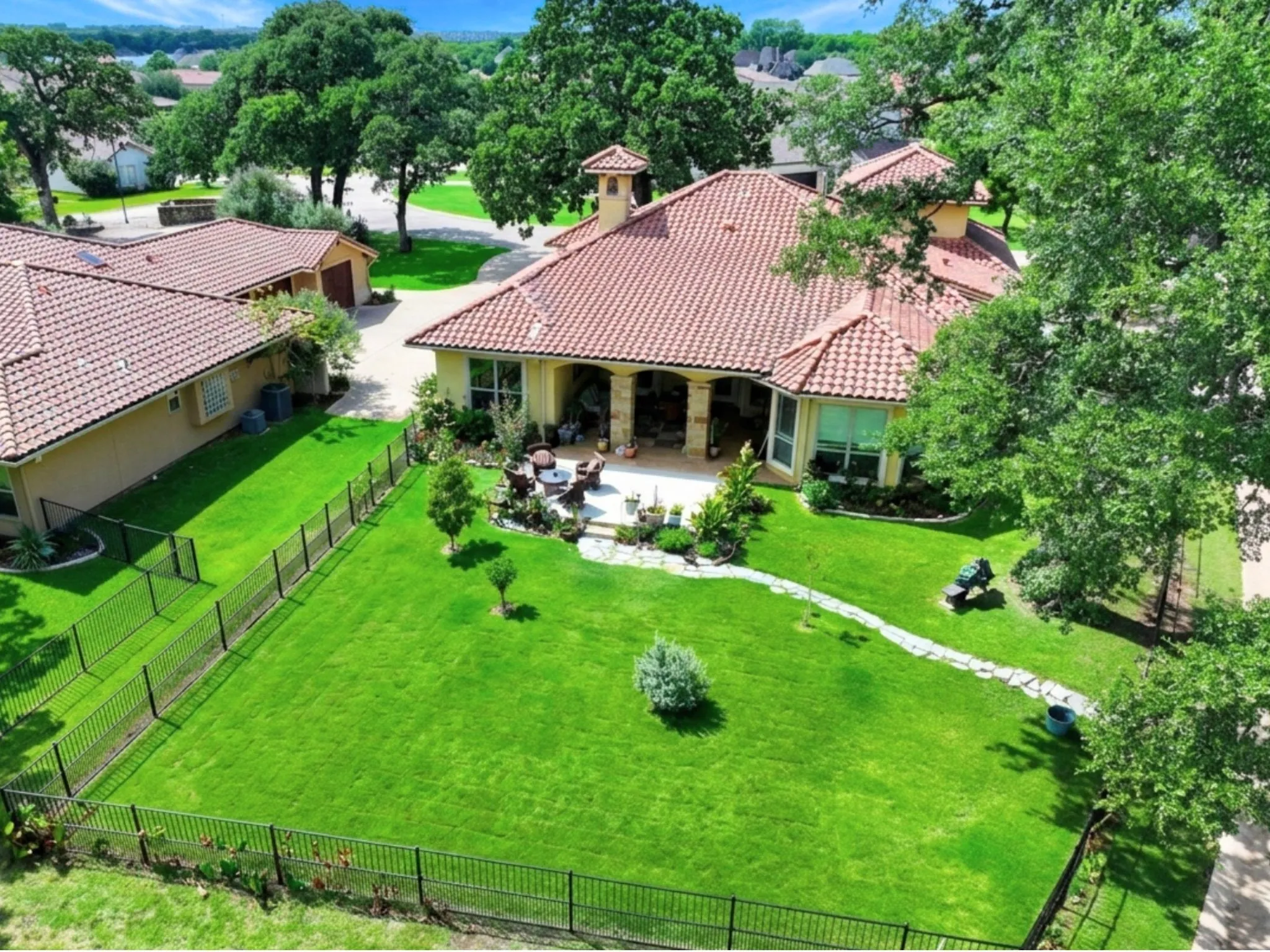 Single Family Residence For Sale in Hood County , 1012 Catalina Bay Boulevard, Granbury, Texas 76048, 3 Bedroom, 4 Bathroom, 2 Garage spaces, 3,044 Sqft, built in 2017, mls#21303583, Real Estate Agent in Granbury, Homes For Sale in Hood county, Homes For Sale in Granbury, Realtor in Granbury Texas, Real Estate Brokerage Independent Realty Texas, Luminita Cordes Realtor