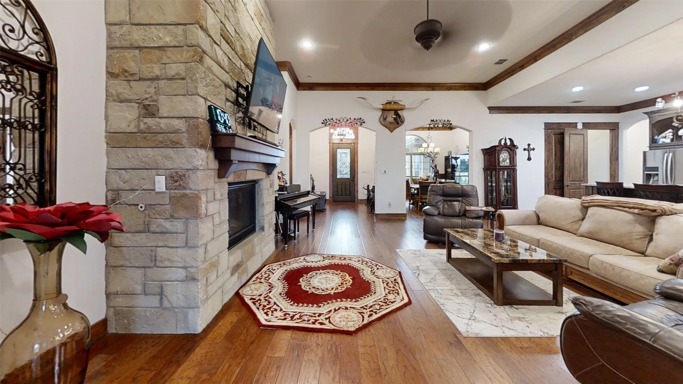 Single Family Residence For Sale in Hood County , 1012 Catalina Bay Boulevard, Granbury, Texas 76048, 3 Bedroom, 4 Bathroom, 2 Garage spaces, 3,044 Sqft, built in 2017, mls#21303583, Real Estate Agent in Granbury, Homes For Sale in Hood county, Homes For Sale in Granbury, Realtor in Granbury Texas, Real Estate Brokerage Independent Realty Texas, Luminita Cordes Realtor