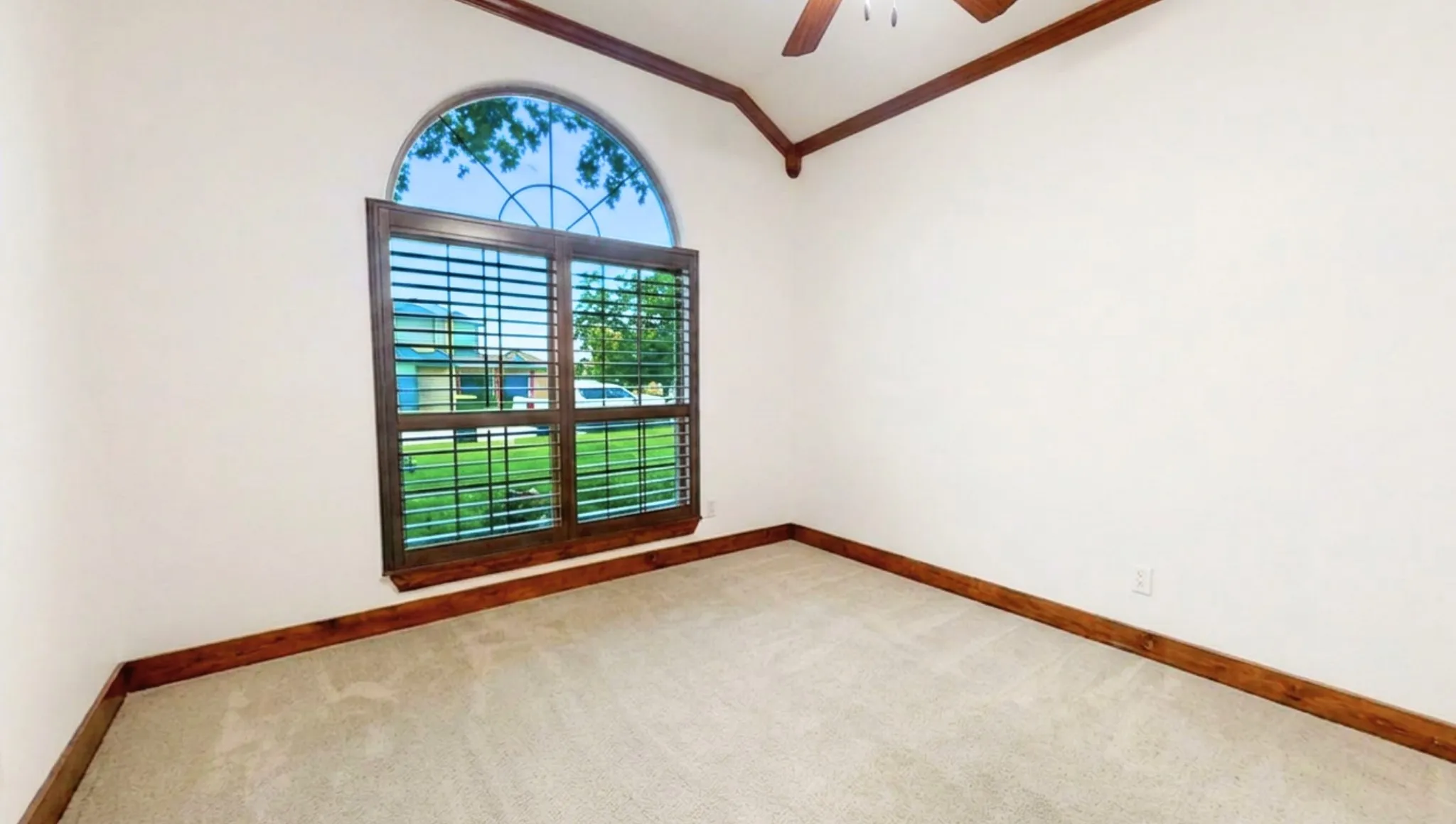 Single Family Residence For Sale in Hood County , 1012 Catalina Bay Boulevard, Granbury, Texas 76048, 3 Bedroom, 4 Bathroom, 2 Garage spaces, 3,044 Sqft, built in 2017, mls#21303583, Real Estate Agent in Granbury, Homes For Sale in Hood county, Homes For Sale in Granbury, Realtor in Granbury Texas, Real Estate Brokerage Independent Realty Texas, Luminita Cordes Realtor