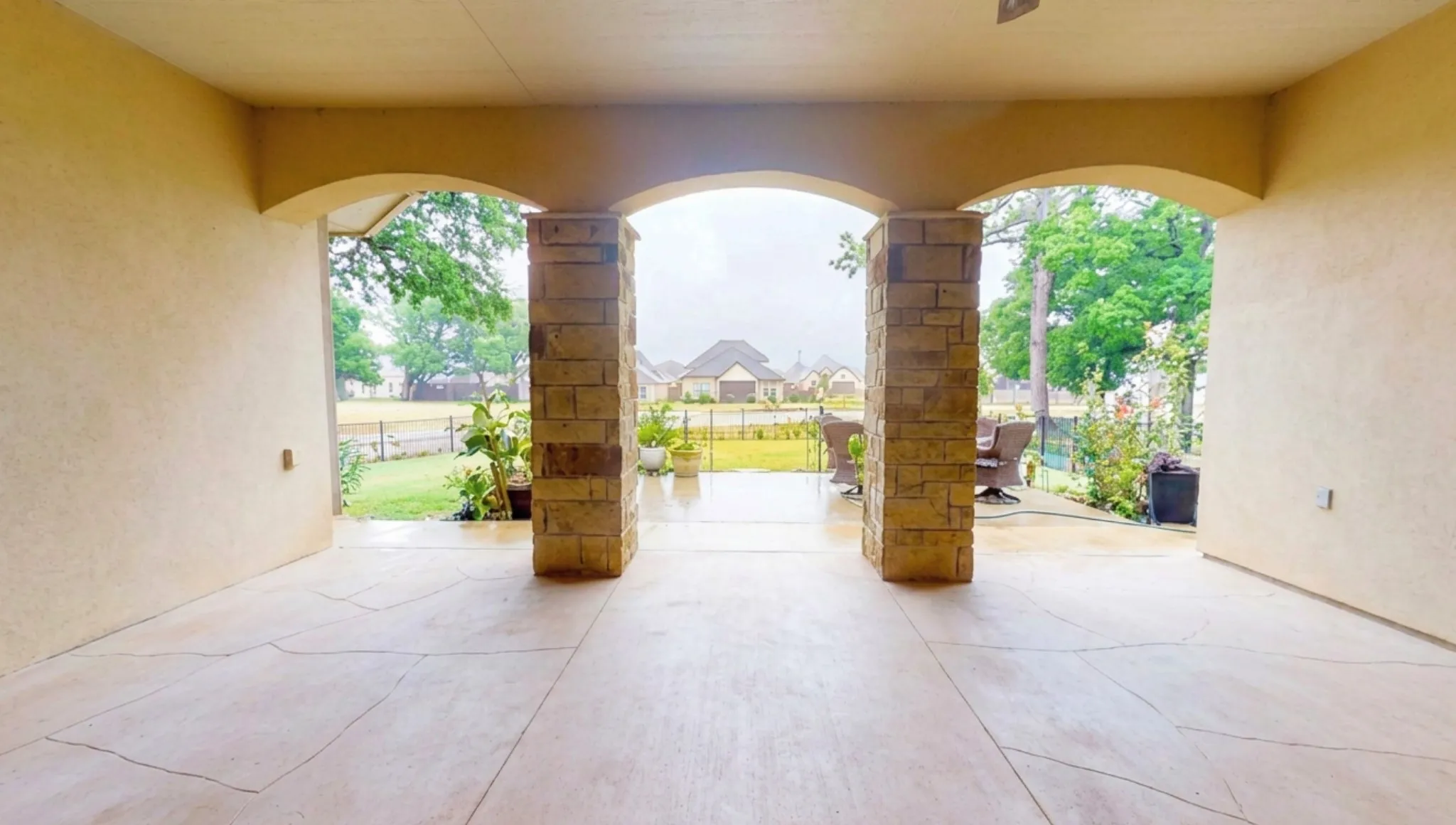 Single Family Residence For Sale in Hood County , 1012 Catalina Bay Boulevard, Granbury, Texas 76048, 3 Bedroom, 4 Bathroom, 2 Garage spaces, 3,044 Sqft, built in 2017, mls#21303583, Real Estate Agent in Granbury, Homes For Sale in Hood county, Homes For Sale in Granbury, Realtor in Granbury Texas, Real Estate Brokerage Independent Realty Texas, Luminita Cordes Realtor
