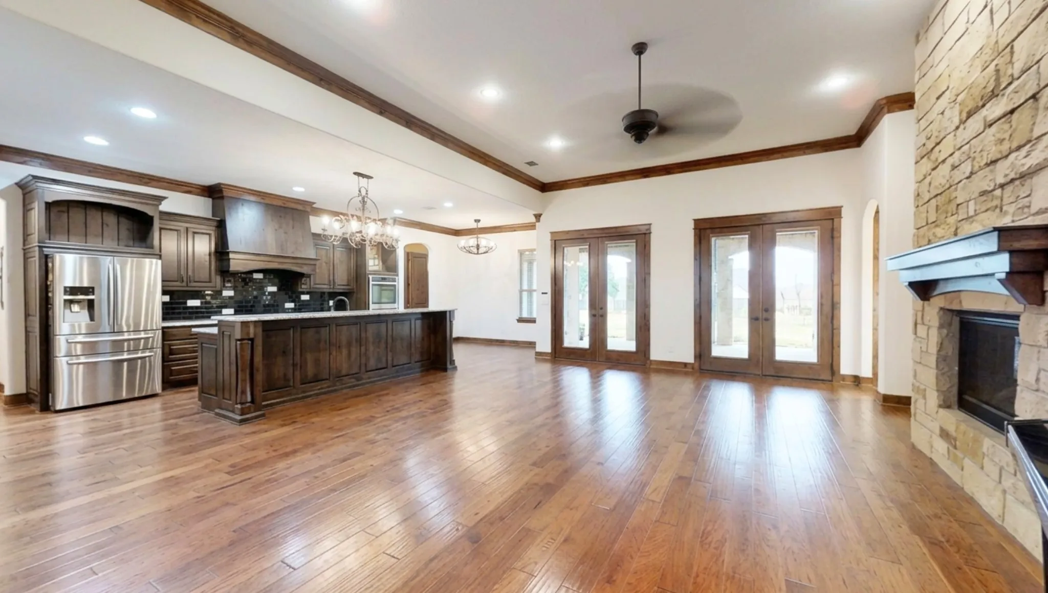 Single Family Residence For Sale in Hood County , 1012 Catalina Bay Boulevard, Granbury, Texas 76048, 3 Bedroom, 4 Bathroom, 2 Garage spaces, 3,044 Sqft, built in 2017, mls#21303583, Real Estate Agent in Granbury, Homes For Sale in Hood county, Homes For Sale in Granbury, Realtor in Granbury Texas, Real Estate Brokerage Independent Realty Texas, Luminita Cordes Realtor