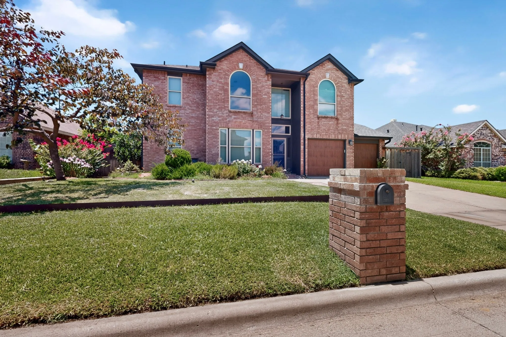 Single Family Residence For Sale in Tarrant County , 7929 Whispering Woods Lane, North Richland Hills, Texas 76182, 4 Bedroom, 3 Bathroom, 2 Garage spaces, 2,113 Sqft, built in 1989, mls#21303639, Real Estate Agent in North Richland Hills, Homes For Sale in Tarrant county, Homes For Sale in North Richland Hills, Realtor in North Richland Hills Texas, Real Estate Brokerage Independent Realty Texas, Luminita Cordes Realtor