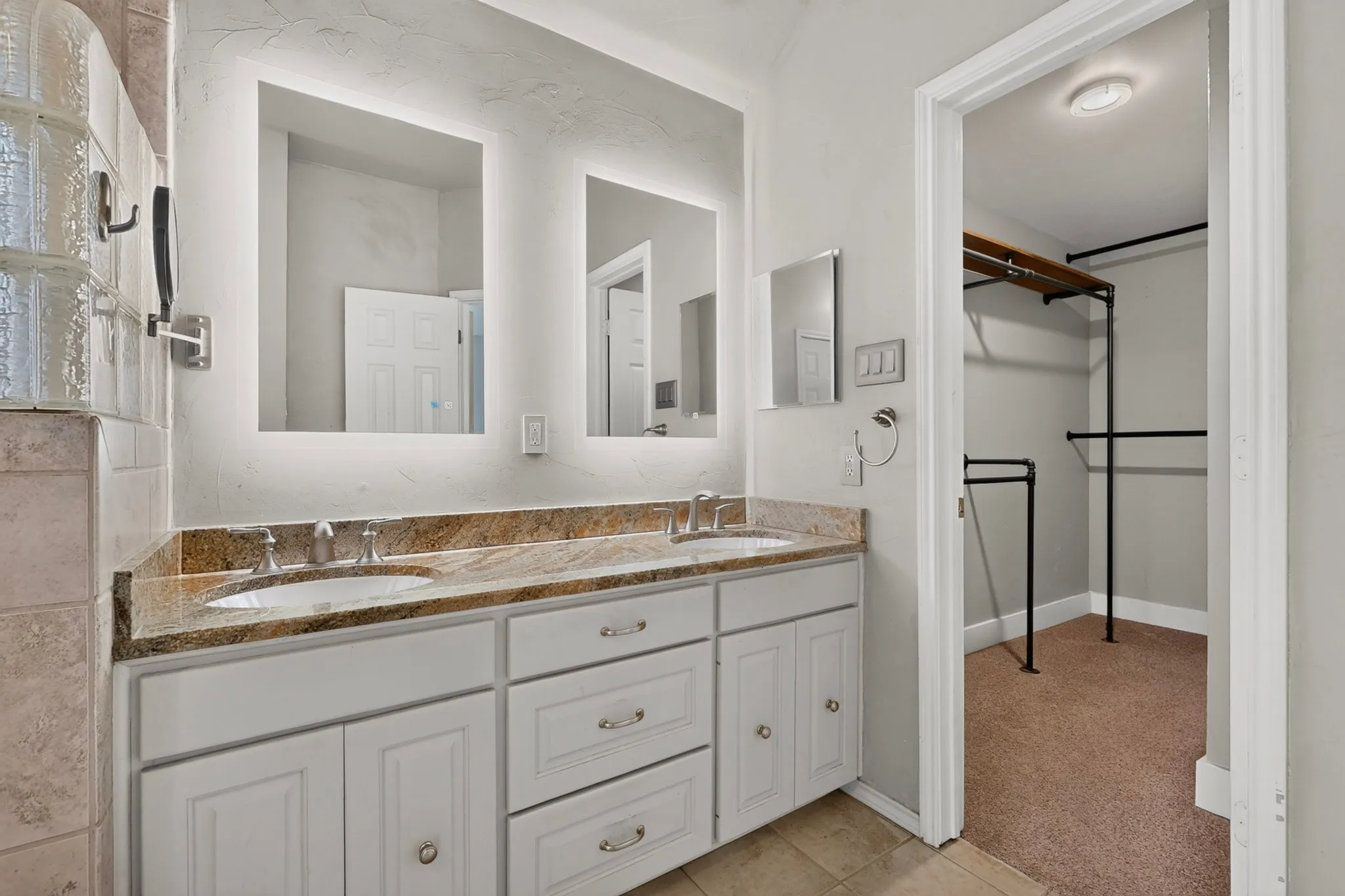Single Family Residence For Sale in Tarrant County , 7929 Whispering Woods Lane, North Richland Hills, Texas 76182, 4 Bedroom, 3 Bathroom, 2 Garage spaces, 2,113 Sqft, built in 1989, mls#21303639, Real Estate Agent in North Richland Hills, Homes For Sale in Tarrant county, Homes For Sale in North Richland Hills, Realtor in North Richland Hills Texas, Real Estate Brokerage Independent Realty Texas, Luminita Cordes Realtor