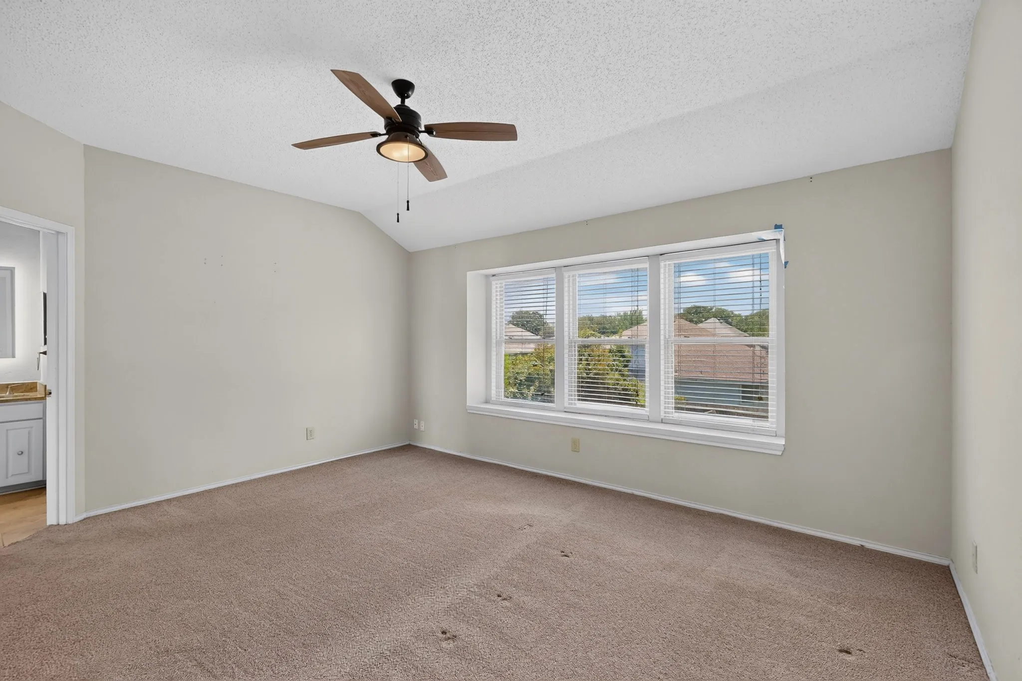 Single Family Residence For Sale in Tarrant County , 7929 Whispering Woods Lane, North Richland Hills, Texas 76182, 4 Bedroom, 3 Bathroom, 2 Garage spaces, 2,113 Sqft, built in 1989, mls#21303639, Real Estate Agent in North Richland Hills, Homes For Sale in Tarrant county, Homes For Sale in North Richland Hills, Realtor in North Richland Hills Texas, Real Estate Brokerage Independent Realty Texas, Luminita Cordes Realtor