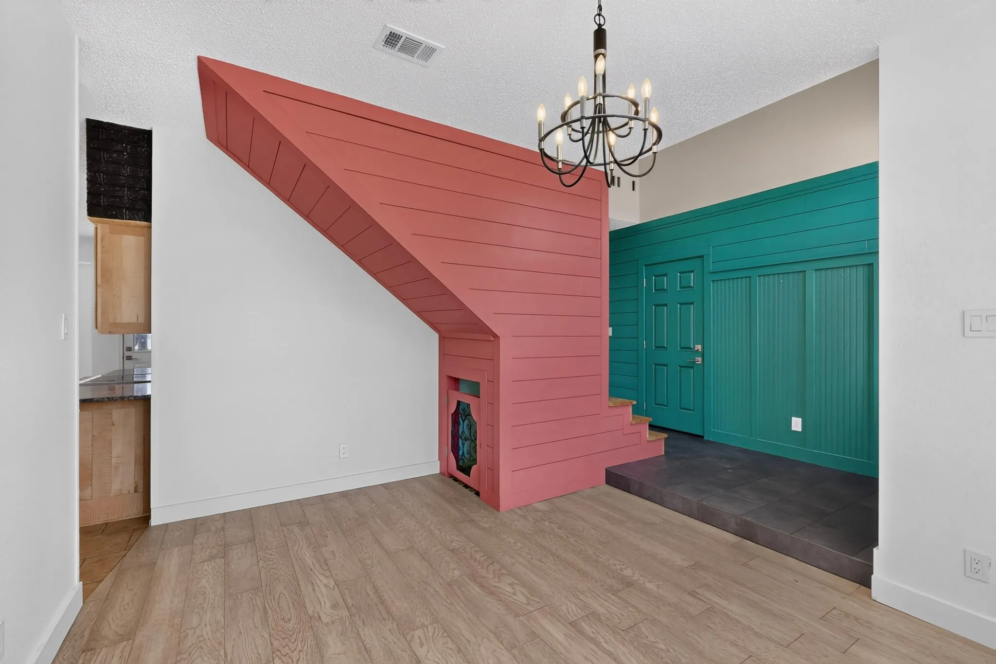 Single Family Residence For Sale in Tarrant County , 7929 Whispering Woods Lane, North Richland Hills, Texas 76182, 4 Bedroom, 3 Bathroom, 2 Garage spaces, 2,113 Sqft, built in 1989, mls#21303639, Real Estate Agent in North Richland Hills, Homes For Sale in Tarrant county, Homes For Sale in North Richland Hills, Realtor in North Richland Hills Texas, Real Estate Brokerage Independent Realty Texas, Luminita Cordes Realtor