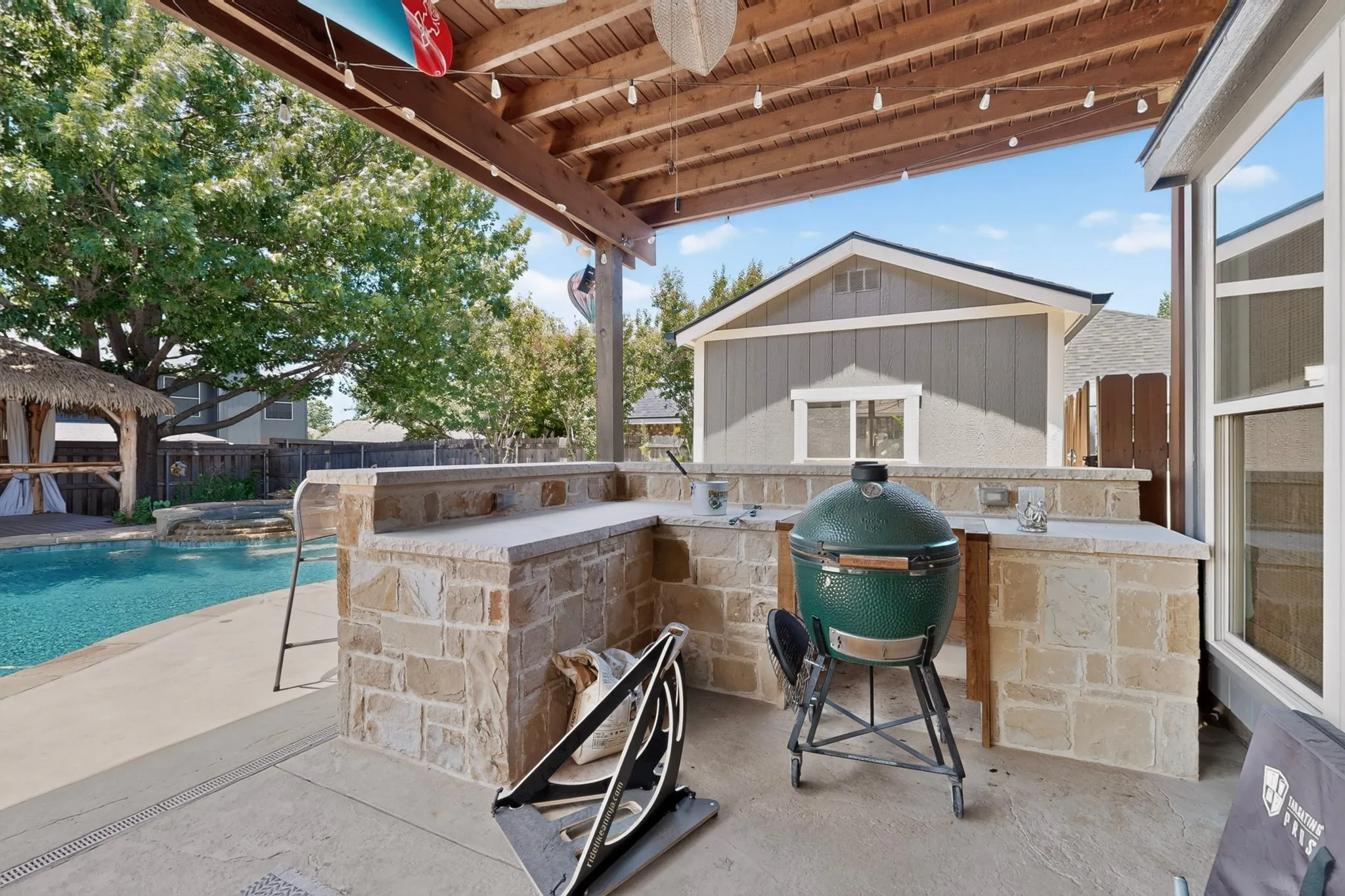 Single Family Residence For Sale in Tarrant County , 7929 Whispering Woods Lane, North Richland Hills, Texas 76182, 4 Bedroom, 3 Bathroom, 2 Garage spaces, 2,113 Sqft, built in 1989, mls#21303639, Real Estate Agent in North Richland Hills, Homes For Sale in Tarrant county, Homes For Sale in North Richland Hills, Realtor in North Richland Hills Texas, Real Estate Brokerage Independent Realty Texas, Luminita Cordes Realtor