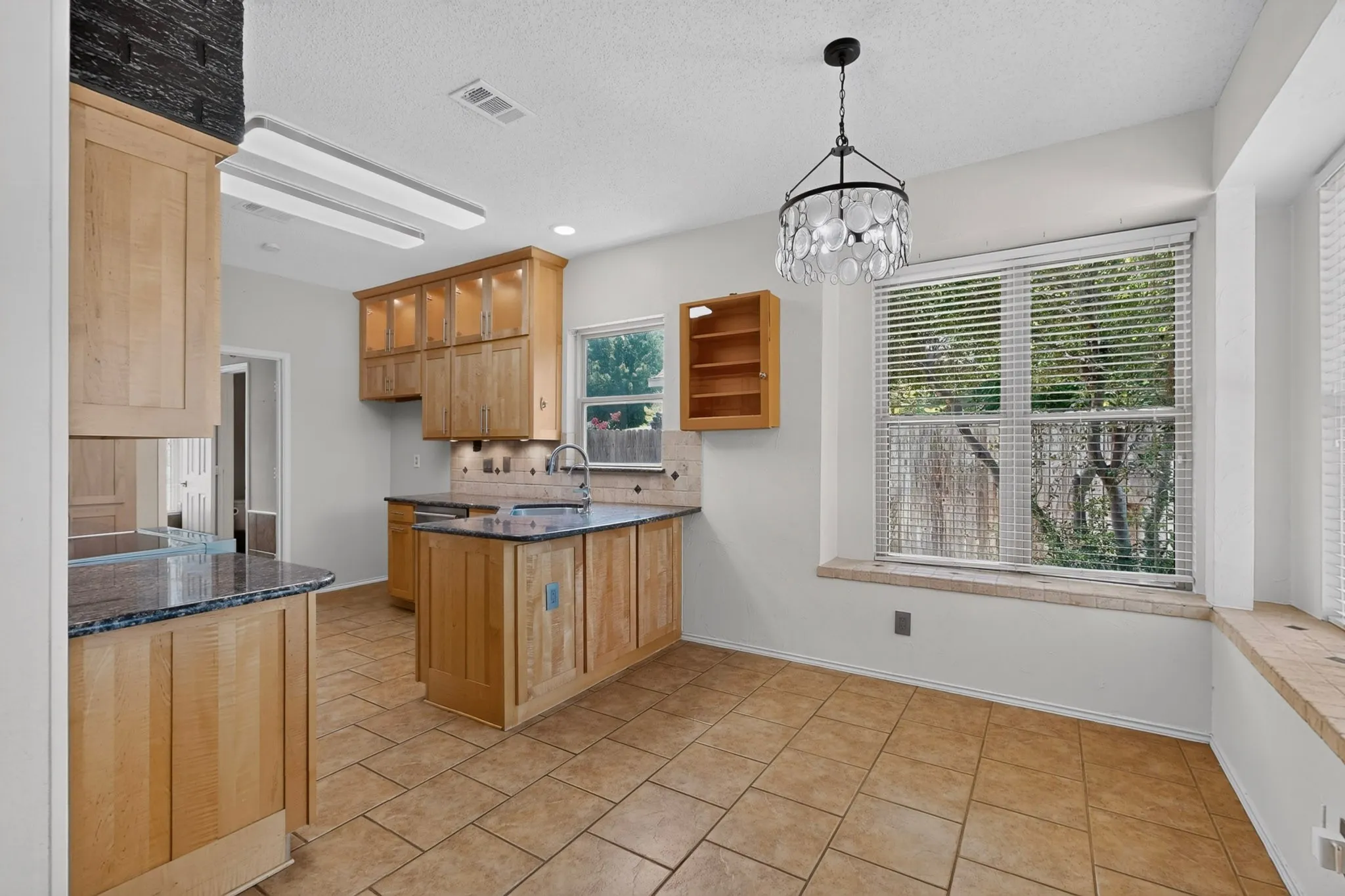 Single Family Residence For Sale in Tarrant County , 7929 Whispering Woods Lane, North Richland Hills, Texas 76182, 4 Bedroom, 3 Bathroom, 2 Garage spaces, 2,113 Sqft, built in 1989, mls#21303639, Real Estate Agent in North Richland Hills, Homes For Sale in Tarrant county, Homes For Sale in North Richland Hills, Realtor in North Richland Hills Texas, Real Estate Brokerage Independent Realty Texas, Luminita Cordes Realtor