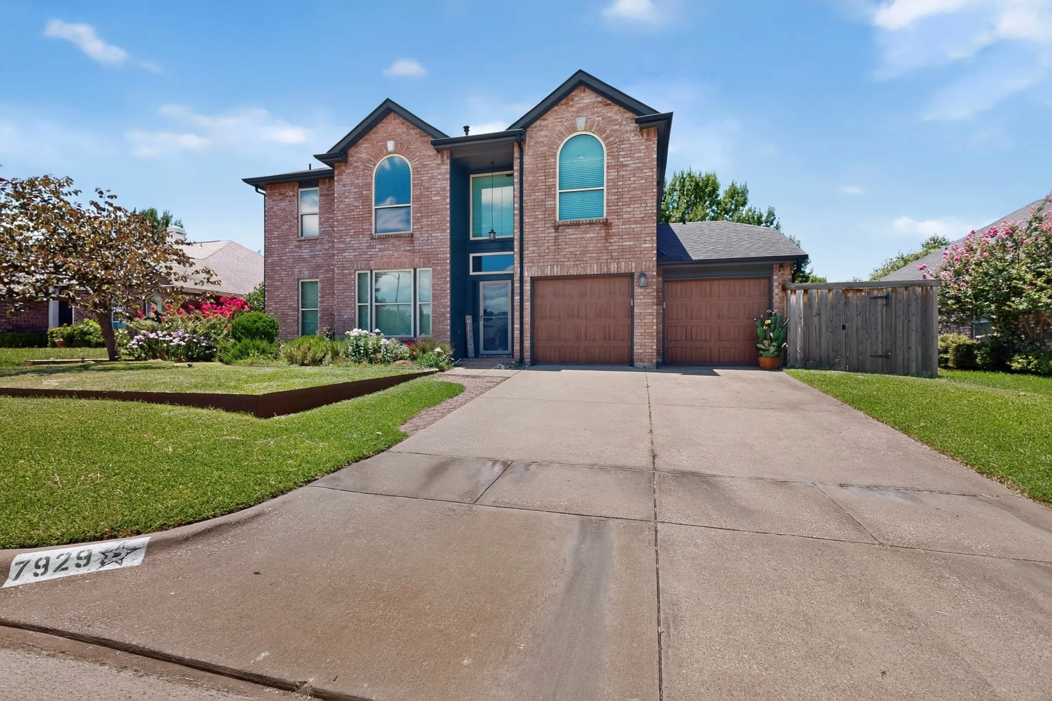 Single Family Residence For Sale in Tarrant County , 7929 Whispering Woods Lane, North Richland Hills, Texas 76182, 4 Bedroom, 3 Bathroom, 2 Garage spaces, 2,113 Sqft, built in 1989, mls#21303639, Real Estate Agent in North Richland Hills, Homes For Sale in Tarrant county, Homes For Sale in North Richland Hills, Realtor in North Richland Hills Texas, Real Estate Brokerage Independent Realty Texas, Luminita Cordes Realtor