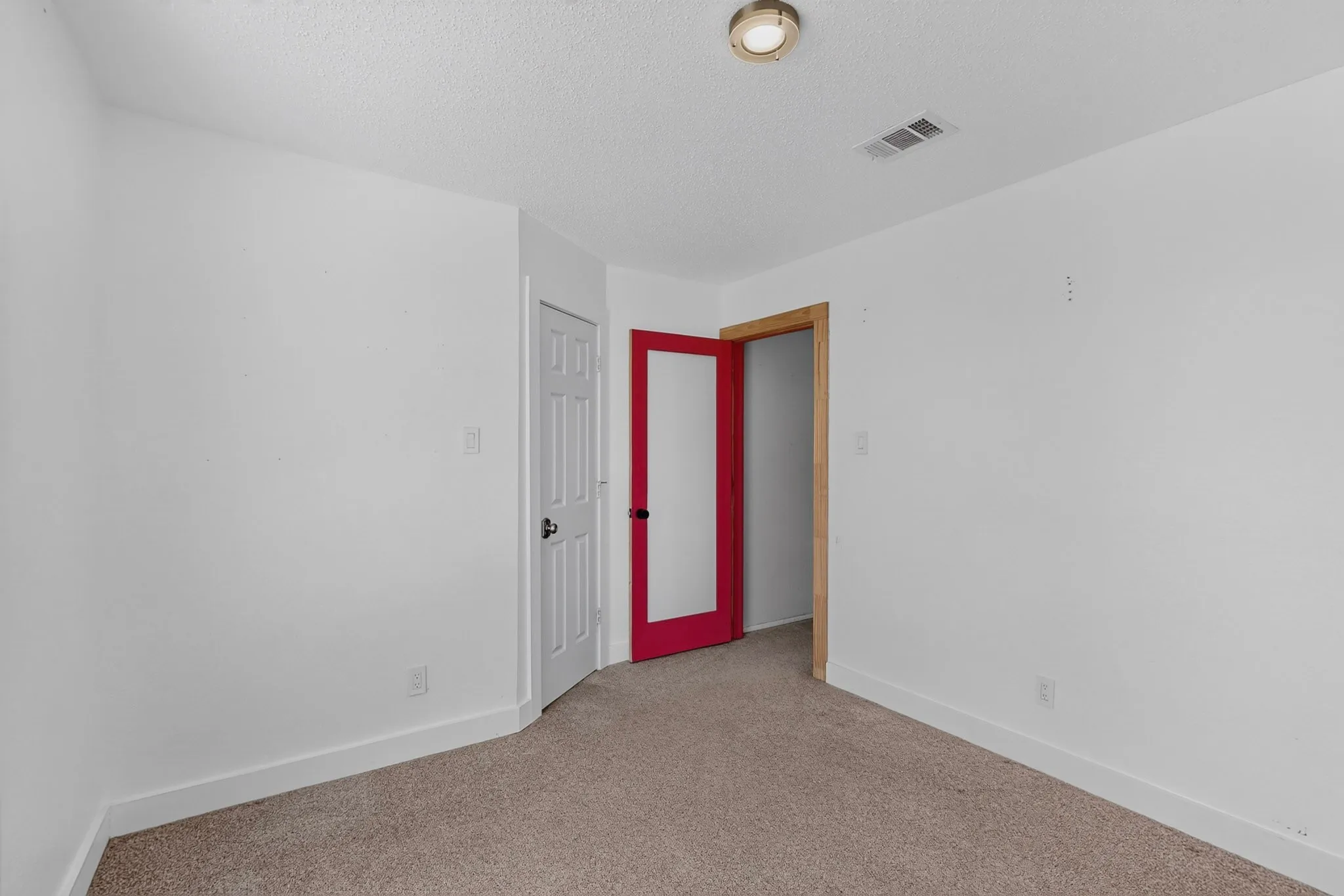 Single Family Residence For Sale in Tarrant County , 7929 Whispering Woods Lane, North Richland Hills, Texas 76182, 4 Bedroom, 3 Bathroom, 2 Garage spaces, 2,113 Sqft, built in 1989, mls#21303639, Real Estate Agent in North Richland Hills, Homes For Sale in Tarrant county, Homes For Sale in North Richland Hills, Realtor in North Richland Hills Texas, Real Estate Brokerage Independent Realty Texas, Luminita Cordes Realtor