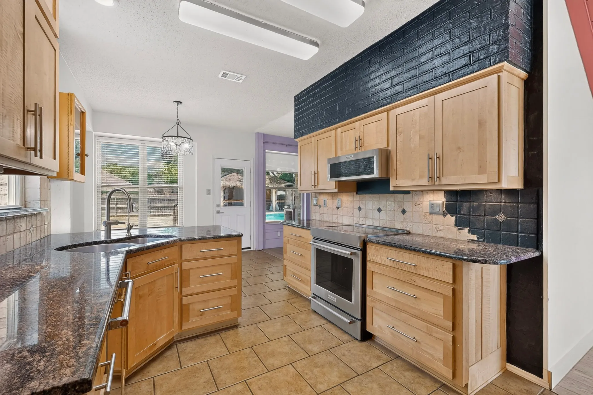 Single Family Residence For Sale in Tarrant County , 7929 Whispering Woods Lane, North Richland Hills, Texas 76182, 4 Bedroom, 3 Bathroom, 2 Garage spaces, 2,113 Sqft, built in 1989, mls#21303639, Real Estate Agent in North Richland Hills, Homes For Sale in Tarrant county, Homes For Sale in North Richland Hills, Realtor in North Richland Hills Texas, Real Estate Brokerage Independent Realty Texas, Luminita Cordes Realtor