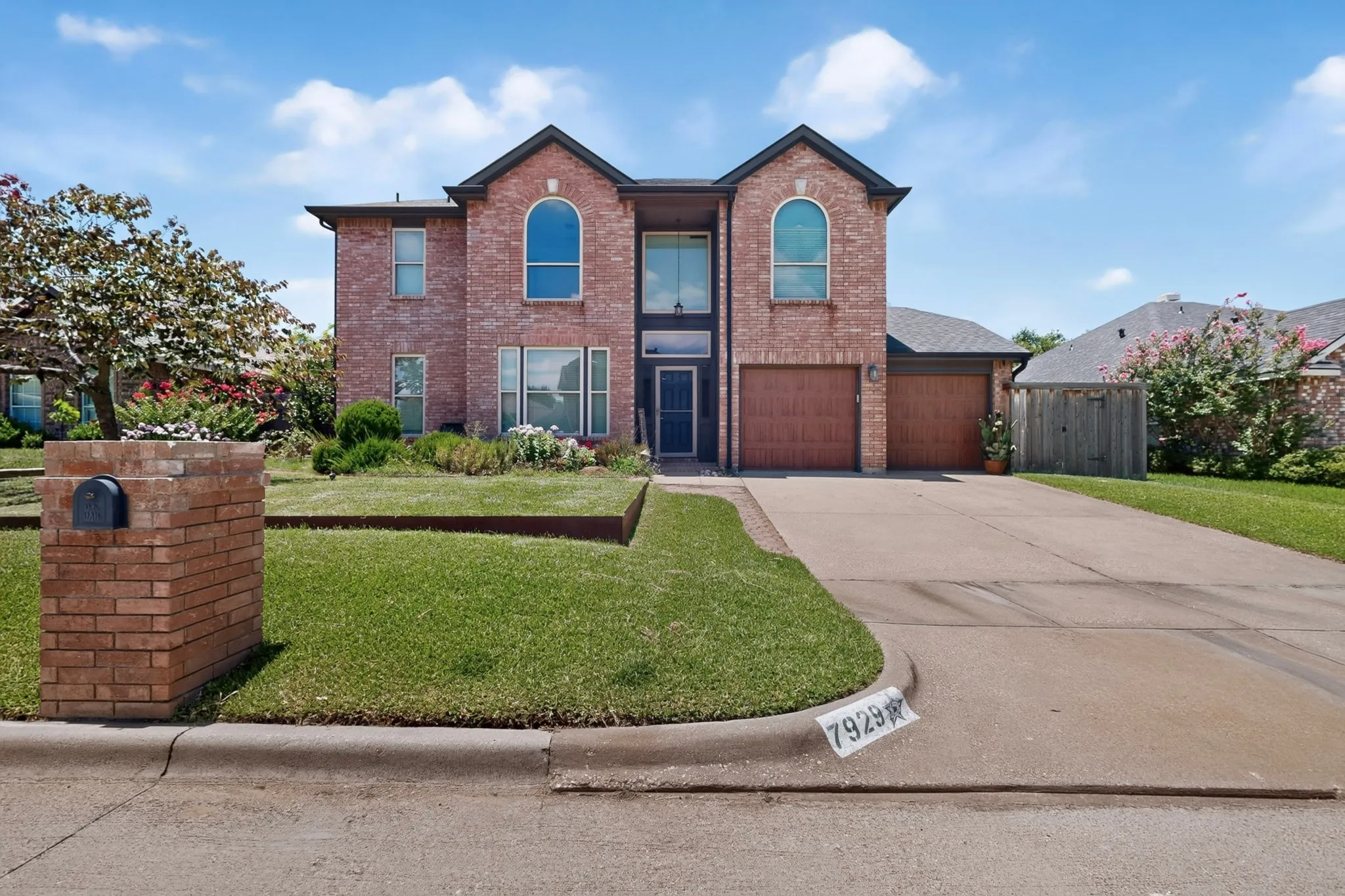 Single Family Residence For Sale in Tarrant County , 7929 Whispering Woods Lane, North Richland Hills, Texas 76182, 4 Bedroom, 3 Bathroom, 2 Garage spaces, 2,113 Sqft, built in 1989, mls#21303639, Real Estate Agent in North Richland Hills, Homes For Sale in Tarrant county, Homes For Sale in North Richland Hills, Realtor in North Richland Hills Texas, Real Estate Brokerage Independent Realty Texas, Luminita Cordes Realtor