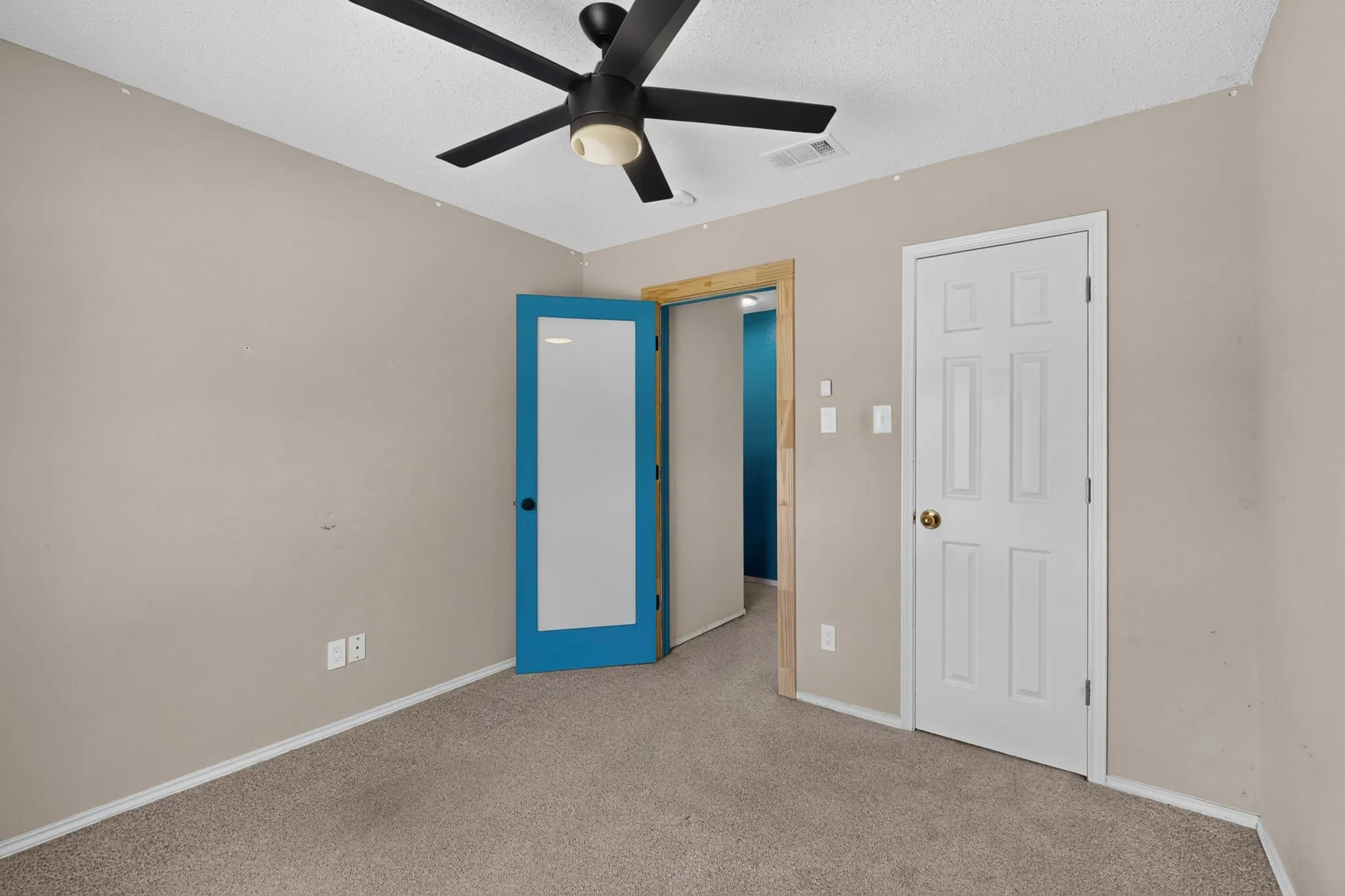 Single Family Residence For Sale in Tarrant County , 7929 Whispering Woods Lane, North Richland Hills, Texas 76182, 4 Bedroom, 3 Bathroom, 2 Garage spaces, 2,113 Sqft, built in 1989, mls#21303639, Real Estate Agent in North Richland Hills, Homes For Sale in Tarrant county, Homes For Sale in North Richland Hills, Realtor in North Richland Hills Texas, Real Estate Brokerage Independent Realty Texas, Luminita Cordes Realtor