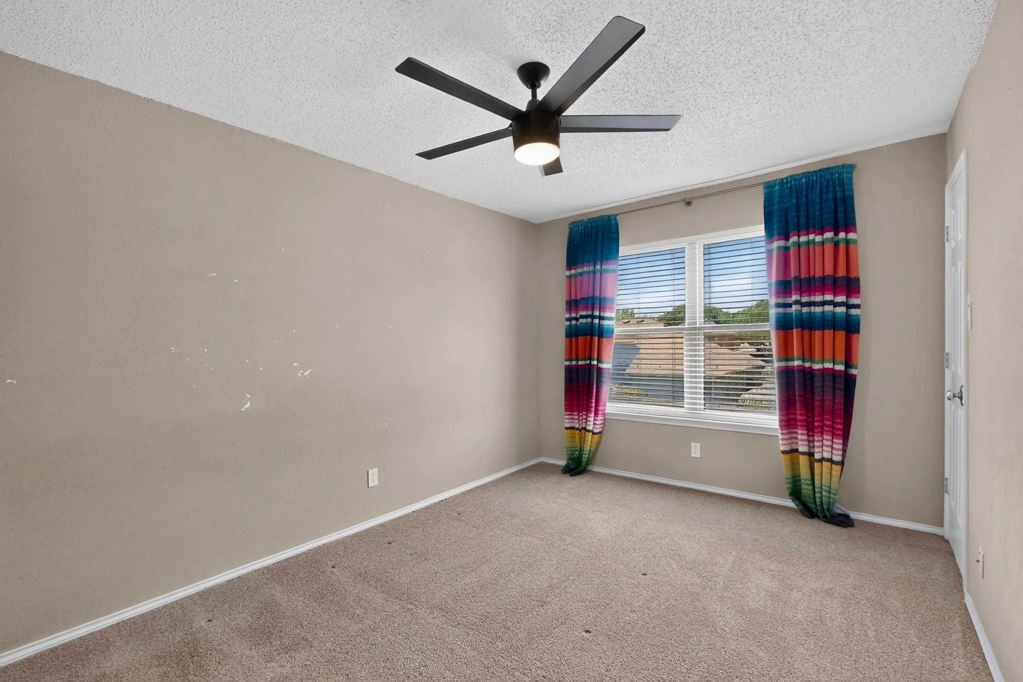 Single Family Residence For Sale in Tarrant County , 7929 Whispering Woods Lane, North Richland Hills, Texas 76182, 4 Bedroom, 3 Bathroom, 2 Garage spaces, 2,113 Sqft, built in 1989, mls#21303639, Real Estate Agent in North Richland Hills, Homes For Sale in Tarrant county, Homes For Sale in North Richland Hills, Realtor in North Richland Hills Texas, Real Estate Brokerage Independent Realty Texas, Luminita Cordes Realtor