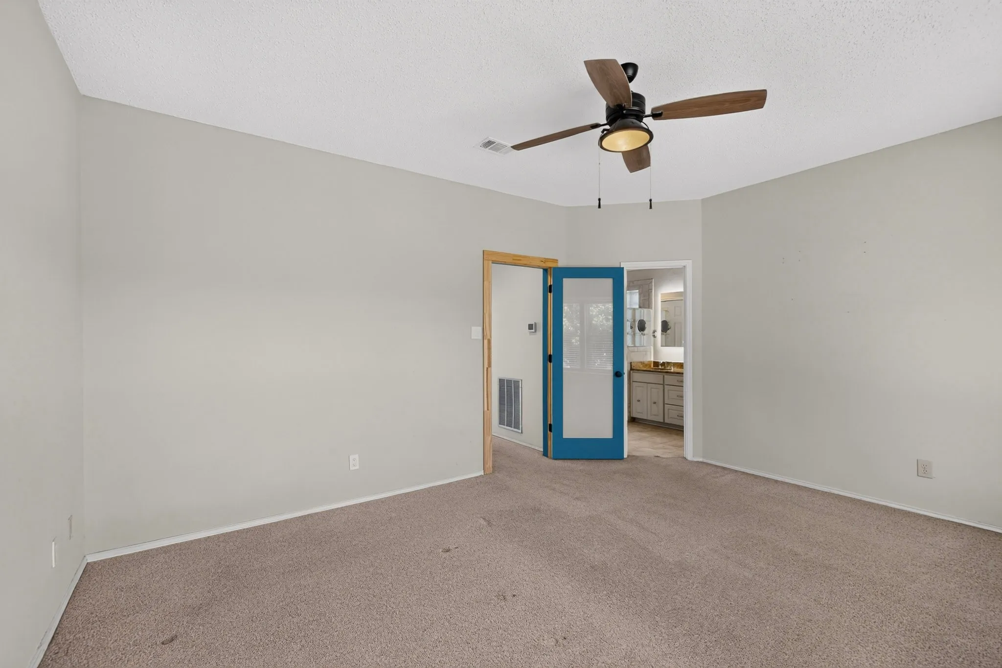 Single Family Residence For Sale in Tarrant County , 7929 Whispering Woods Lane, North Richland Hills, Texas 76182, 4 Bedroom, 3 Bathroom, 2 Garage spaces, 2,113 Sqft, built in 1989, mls#21303639, Real Estate Agent in North Richland Hills, Homes For Sale in Tarrant county, Homes For Sale in North Richland Hills, Realtor in North Richland Hills Texas, Real Estate Brokerage Independent Realty Texas, Luminita Cordes Realtor
