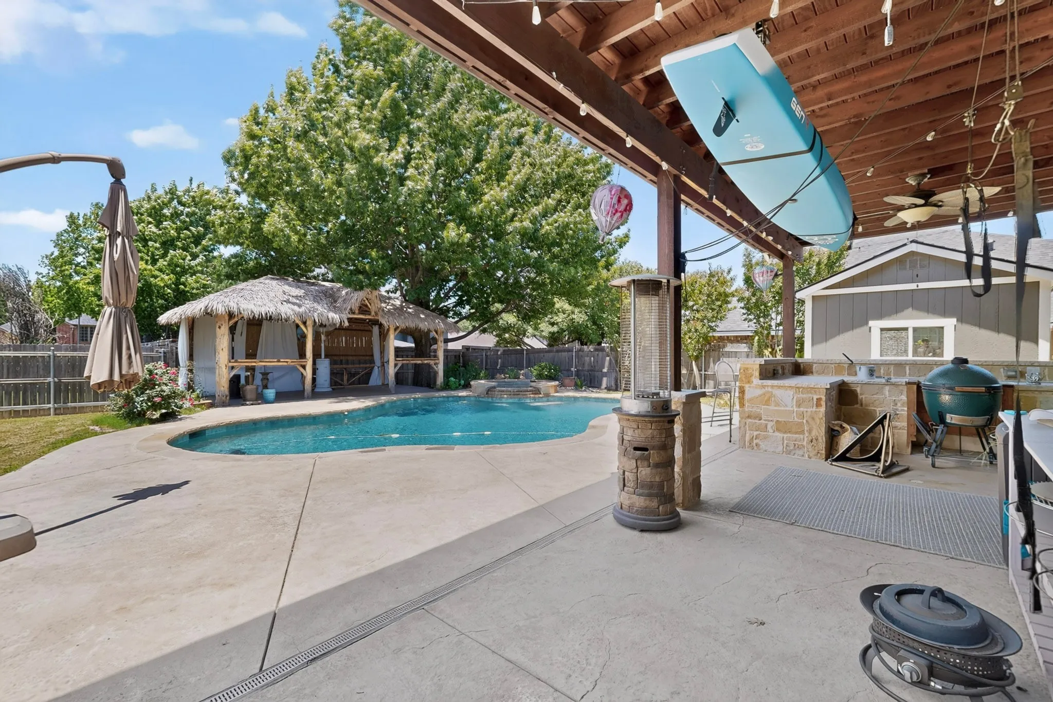 Single Family Residence For Sale in Tarrant County , 7929 Whispering Woods Lane, North Richland Hills, Texas 76182, 4 Bedroom, 3 Bathroom, 2 Garage spaces, 2,113 Sqft, built in 1989, mls#21303639, Real Estate Agent in North Richland Hills, Homes For Sale in Tarrant county, Homes For Sale in North Richland Hills, Realtor in North Richland Hills Texas, Real Estate Brokerage Independent Realty Texas, Luminita Cordes Realtor