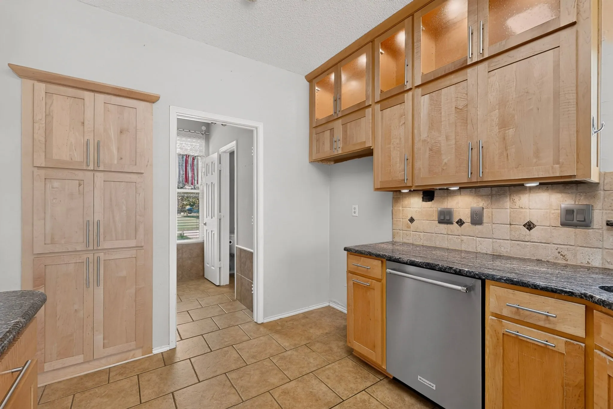 Single Family Residence For Sale in Tarrant County , 7929 Whispering Woods Lane, North Richland Hills, Texas 76182, 4 Bedroom, 3 Bathroom, 2 Garage spaces, 2,113 Sqft, built in 1989, mls#21303639, Real Estate Agent in North Richland Hills, Homes For Sale in Tarrant county, Homes For Sale in North Richland Hills, Realtor in North Richland Hills Texas, Real Estate Brokerage Independent Realty Texas, Luminita Cordes Realtor