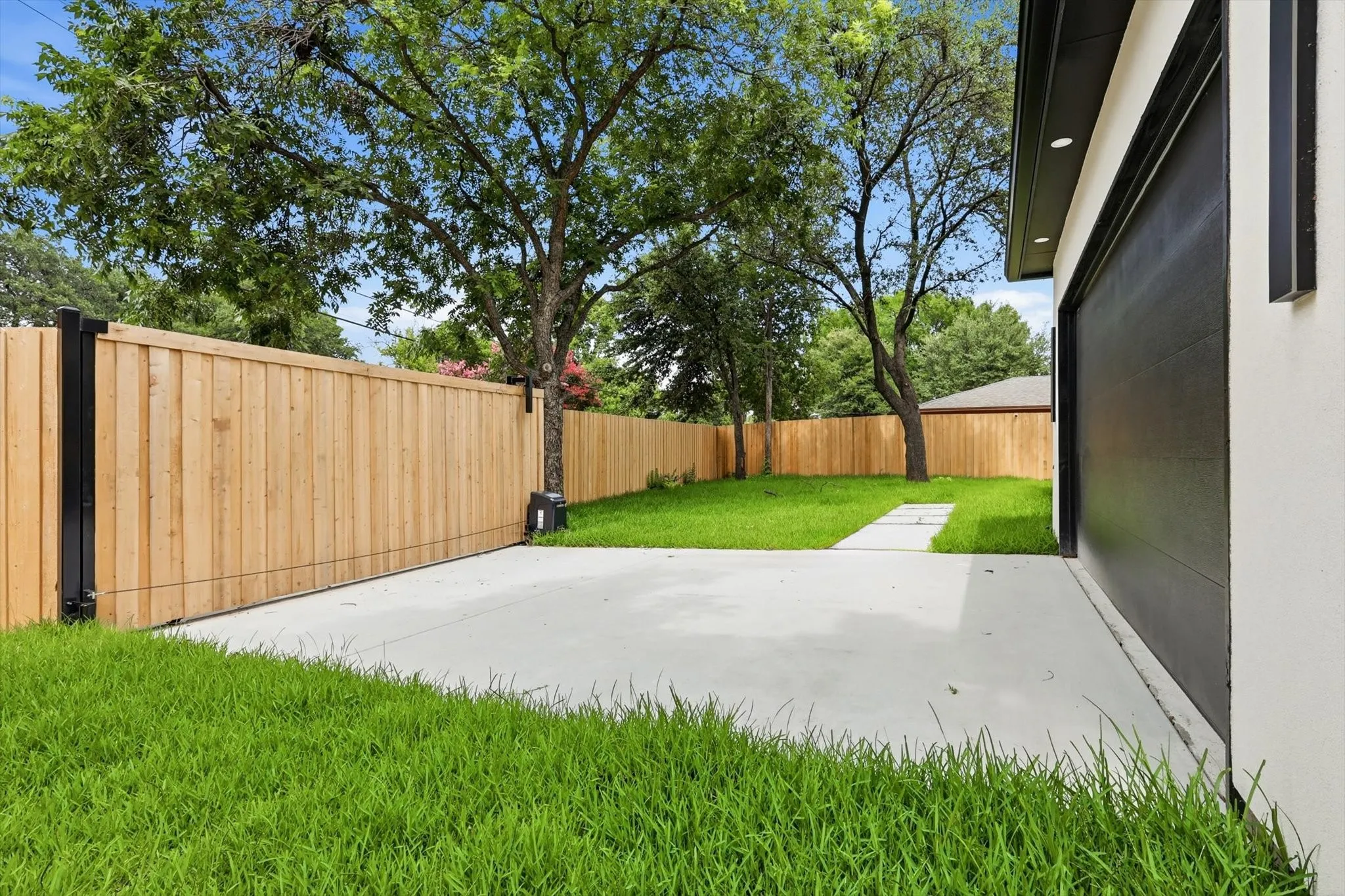 Single Family Residence For Rent in Dallas County , 3135 Walnut Hill Lane, Dallas, Texas 75229, 6 Bedroom, 6 Bathroom, 2 Garage spaces, 4,278 Sqft, built in 1968, mls#21303334, Real Estate Agent in Dallas, Homes For Rent in Dallas county, Homes For Rent in Dallas, Realtor in Dallas Texas, Real Estate Brokerage Independent Realty Texas, Luminita Cordes Realtor
