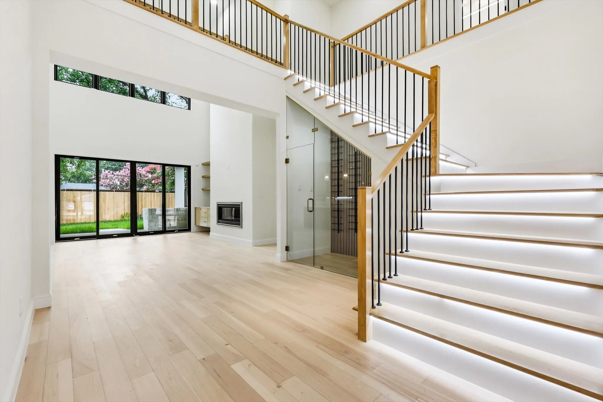Single Family Residence For Rent in Dallas County , 3135 Walnut Hill Lane, Dallas, Texas 75229, 6 Bedroom, 6 Bathroom, 2 Garage spaces, 4,278 Sqft, built in 1968, mls#21303334, Real Estate Agent in Dallas, Homes For Rent in Dallas county, Homes For Rent in Dallas, Realtor in Dallas Texas, Real Estate Brokerage Independent Realty Texas, Luminita Cordes Realtor
