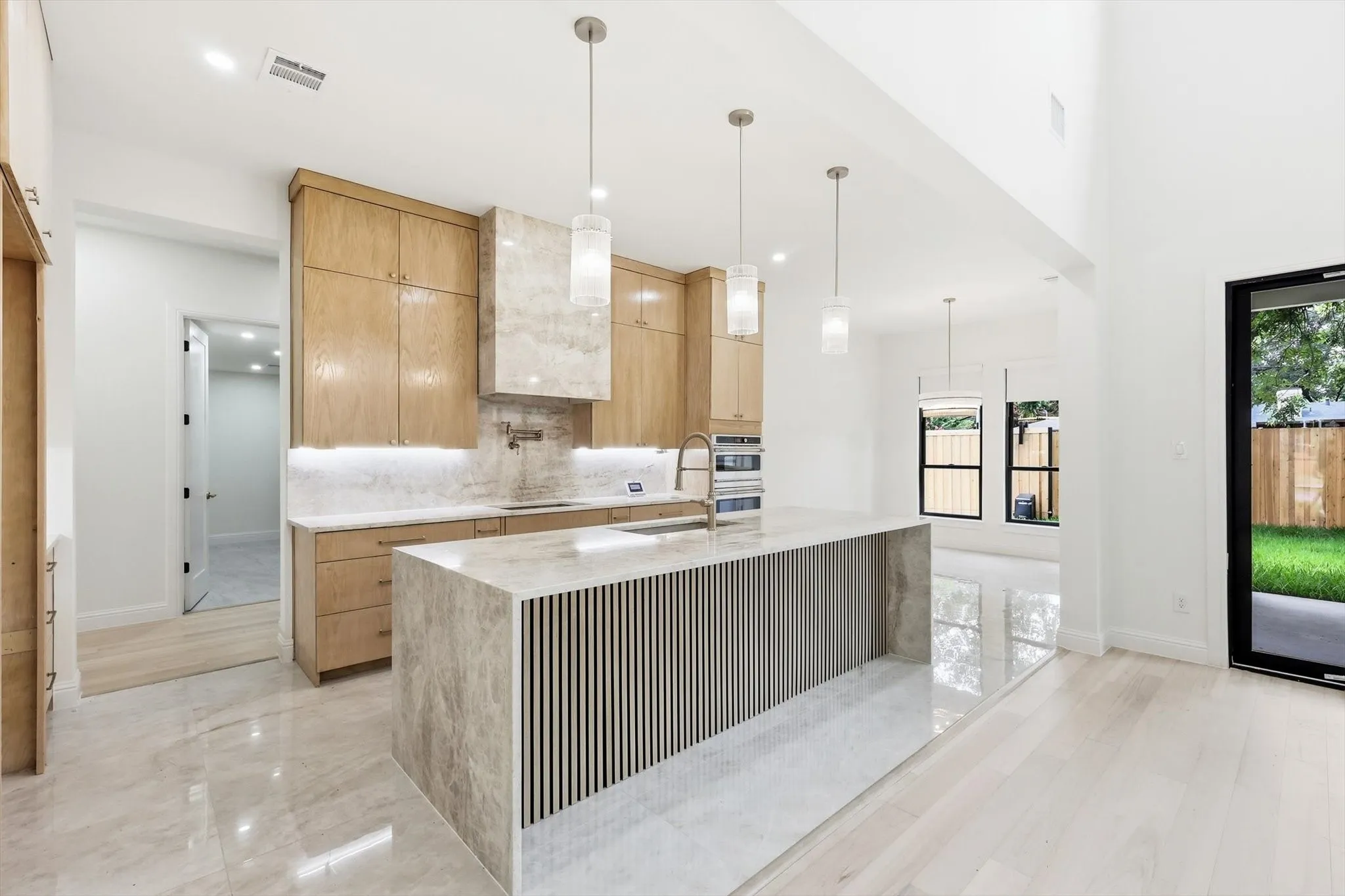 Single Family Residence For Rent in Dallas County , 3135 Walnut Hill Lane, Dallas, Texas 75229, 6 Bedroom, 6 Bathroom, 2 Garage spaces, 4,278 Sqft, built in 1968, mls#21303334, Real Estate Agent in Dallas, Homes For Rent in Dallas county, Homes For Rent in Dallas, Realtor in Dallas Texas, Real Estate Brokerage Independent Realty Texas, Luminita Cordes Realtor
