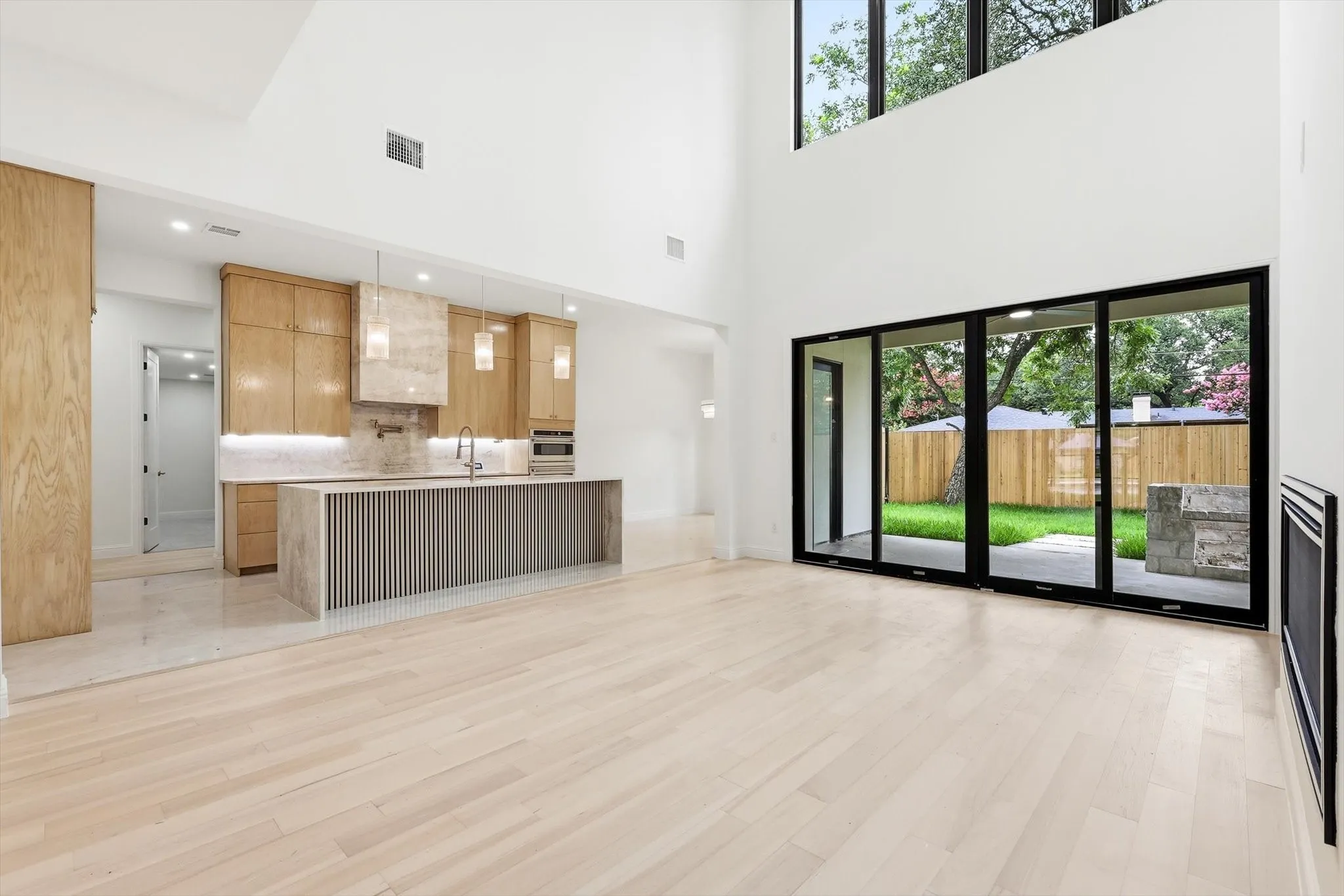 Single Family Residence For Rent in Dallas County , 3135 Walnut Hill Lane, Dallas, Texas 75229, 6 Bedroom, 6 Bathroom, 2 Garage spaces, 4,278 Sqft, built in 1968, mls#21303334, Real Estate Agent in Dallas, Homes For Rent in Dallas county, Homes For Rent in Dallas, Realtor in Dallas Texas, Real Estate Brokerage Independent Realty Texas, Luminita Cordes Realtor