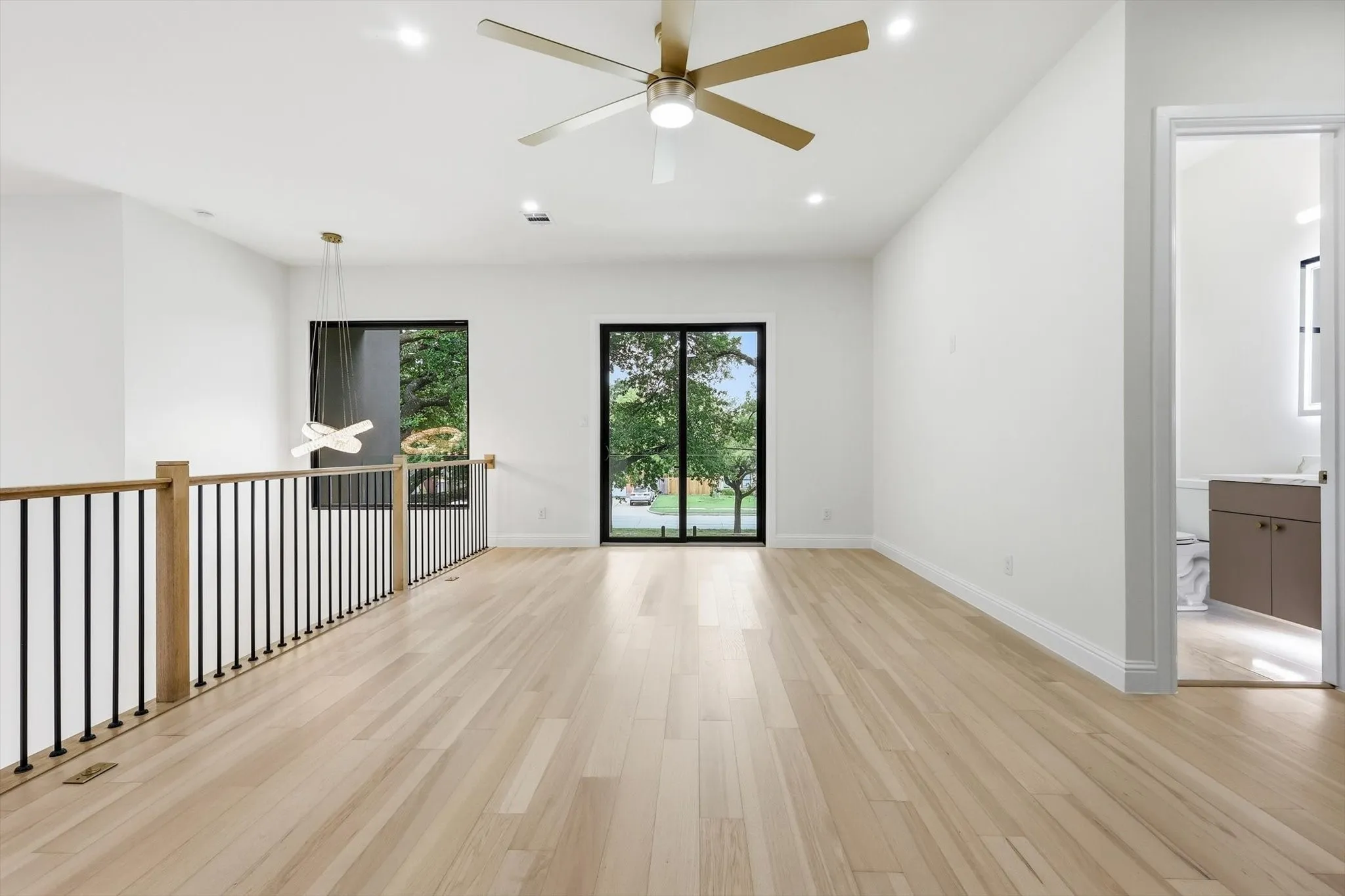 Single Family Residence For Rent in Dallas County , 3135 Walnut Hill Lane, Dallas, Texas 75229, 6 Bedroom, 6 Bathroom, 2 Garage spaces, 4,278 Sqft, built in 1968, mls#21303334, Real Estate Agent in Dallas, Homes For Rent in Dallas county, Homes For Rent in Dallas, Realtor in Dallas Texas, Real Estate Brokerage Independent Realty Texas, Luminita Cordes Realtor