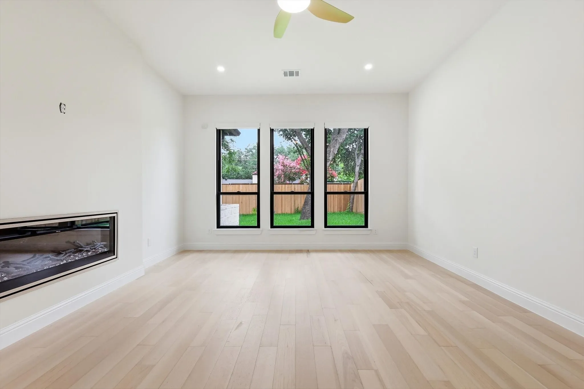 Single Family Residence For Rent in Dallas County , 3135 Walnut Hill Lane, Dallas, Texas 75229, 6 Bedroom, 6 Bathroom, 2 Garage spaces, 4,278 Sqft, built in 1968, mls#21303334, Real Estate Agent in Dallas, Homes For Rent in Dallas county, Homes For Rent in Dallas, Realtor in Dallas Texas, Real Estate Brokerage Independent Realty Texas, Luminita Cordes Realtor