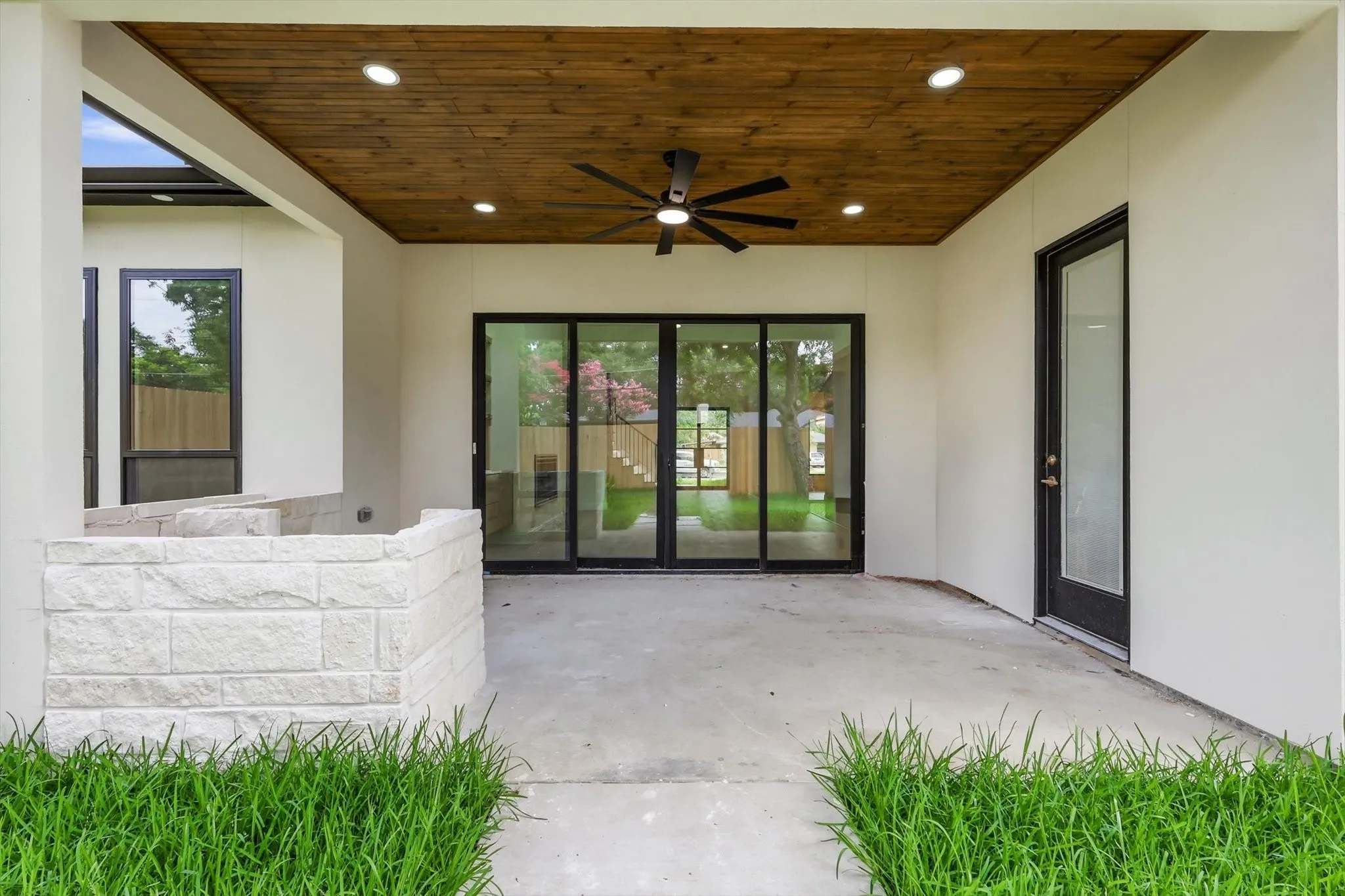 Single Family Residence For Rent in Dallas County , 3135 Walnut Hill Lane, Dallas, Texas 75229, 6 Bedroom, 6 Bathroom, 2 Garage spaces, 4,278 Sqft, built in 1968, mls#21303334, Real Estate Agent in Dallas, Homes For Rent in Dallas county, Homes For Rent in Dallas, Realtor in Dallas Texas, Real Estate Brokerage Independent Realty Texas, Luminita Cordes Realtor