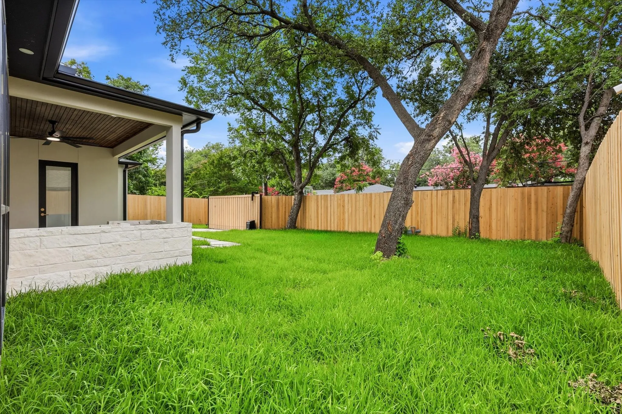 Single Family Residence For Rent in Dallas County , 3135 Walnut Hill Lane, Dallas, Texas 75229, 6 Bedroom, 6 Bathroom, 2 Garage spaces, 4,278 Sqft, built in 1968, mls#21303334, Real Estate Agent in Dallas, Homes For Rent in Dallas county, Homes For Rent in Dallas, Realtor in Dallas Texas, Real Estate Brokerage Independent Realty Texas, Luminita Cordes Realtor