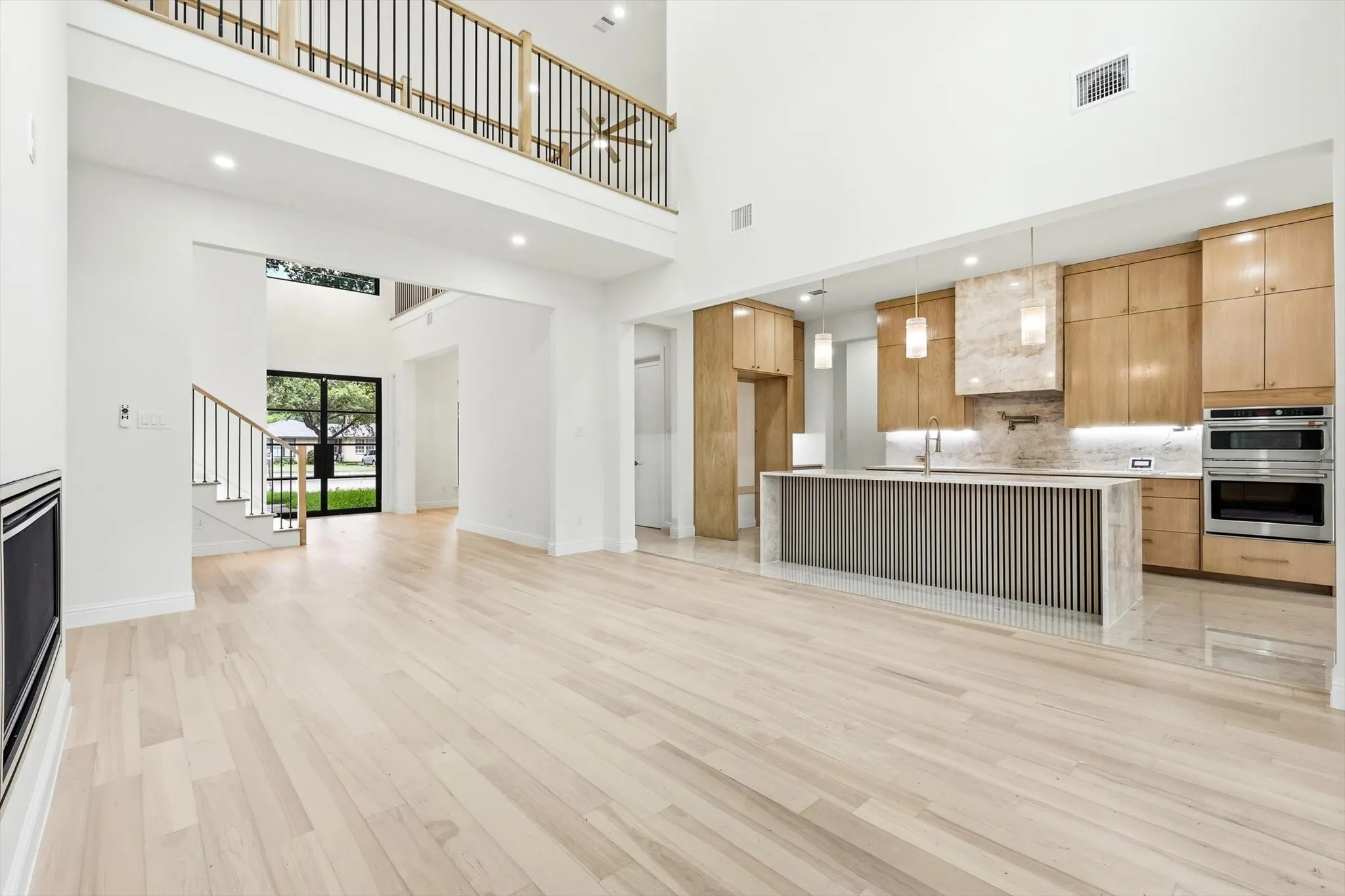 Single Family Residence For Rent in Dallas County , 3135 Walnut Hill Lane, Dallas, Texas 75229, 6 Bedroom, 6 Bathroom, 2 Garage spaces, 4,278 Sqft, built in 1968, mls#21303334, Real Estate Agent in Dallas, Homes For Rent in Dallas county, Homes For Rent in Dallas, Realtor in Dallas Texas, Real Estate Brokerage Independent Realty Texas, Luminita Cordes Realtor