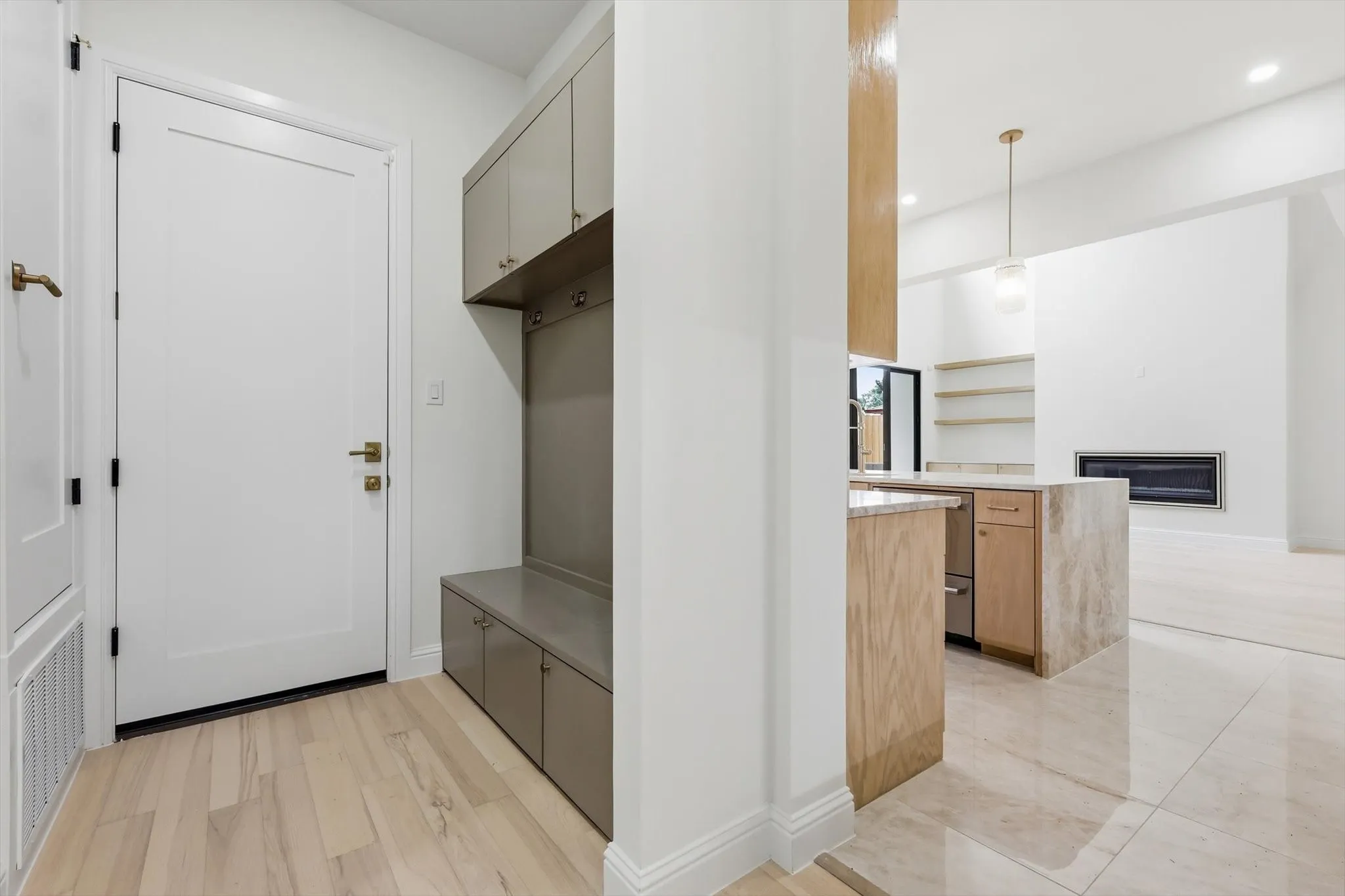 Single Family Residence For Rent in Dallas County , 3135 Walnut Hill Lane, Dallas, Texas 75229, 6 Bedroom, 6 Bathroom, 2 Garage spaces, 4,278 Sqft, built in 1968, mls#21303334, Real Estate Agent in Dallas, Homes For Rent in Dallas county, Homes For Rent in Dallas, Realtor in Dallas Texas, Real Estate Brokerage Independent Realty Texas, Luminita Cordes Realtor