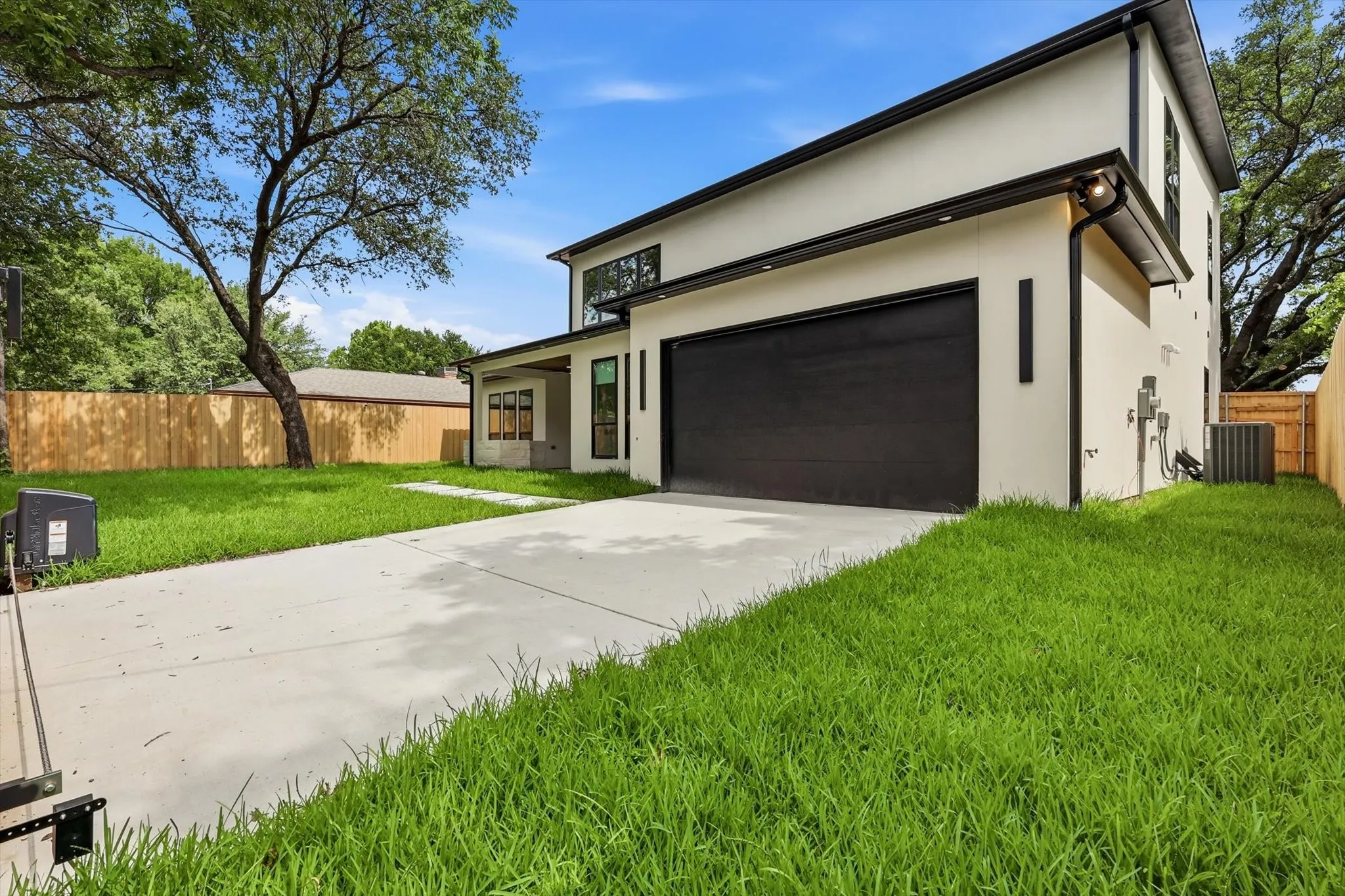 Single Family Residence For Rent in Dallas County , 3135 Walnut Hill Lane, Dallas, Texas 75229, 6 Bedroom, 6 Bathroom, 2 Garage spaces, 4,278 Sqft, built in 1968, mls#21303334, Real Estate Agent in Dallas, Homes For Rent in Dallas county, Homes For Rent in Dallas, Realtor in Dallas Texas, Real Estate Brokerage Independent Realty Texas, Luminita Cordes Realtor